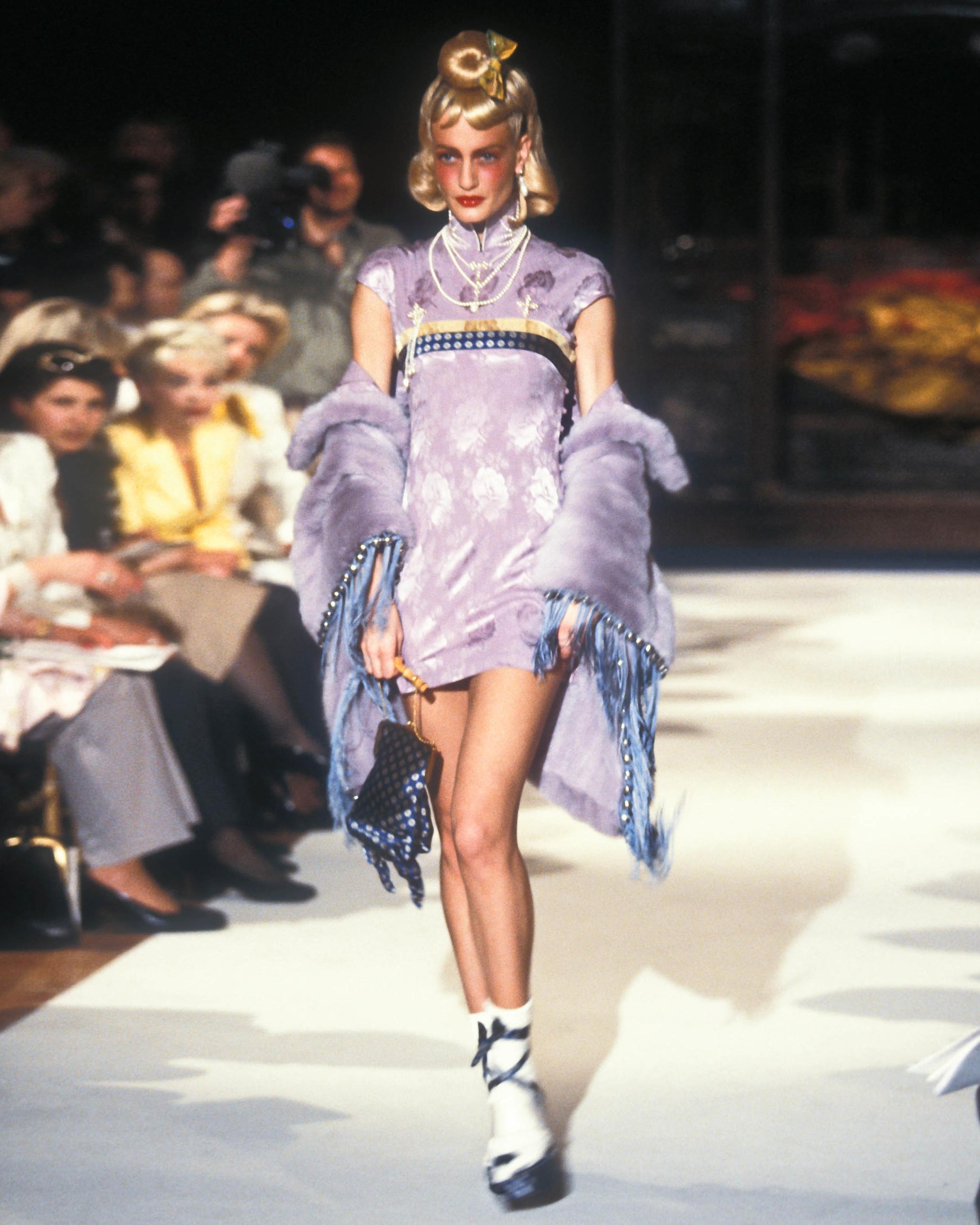 Christian Dior by John Galliano - Robe courte en soie damassée à fleurs lilas, automne-hiver 1997 2