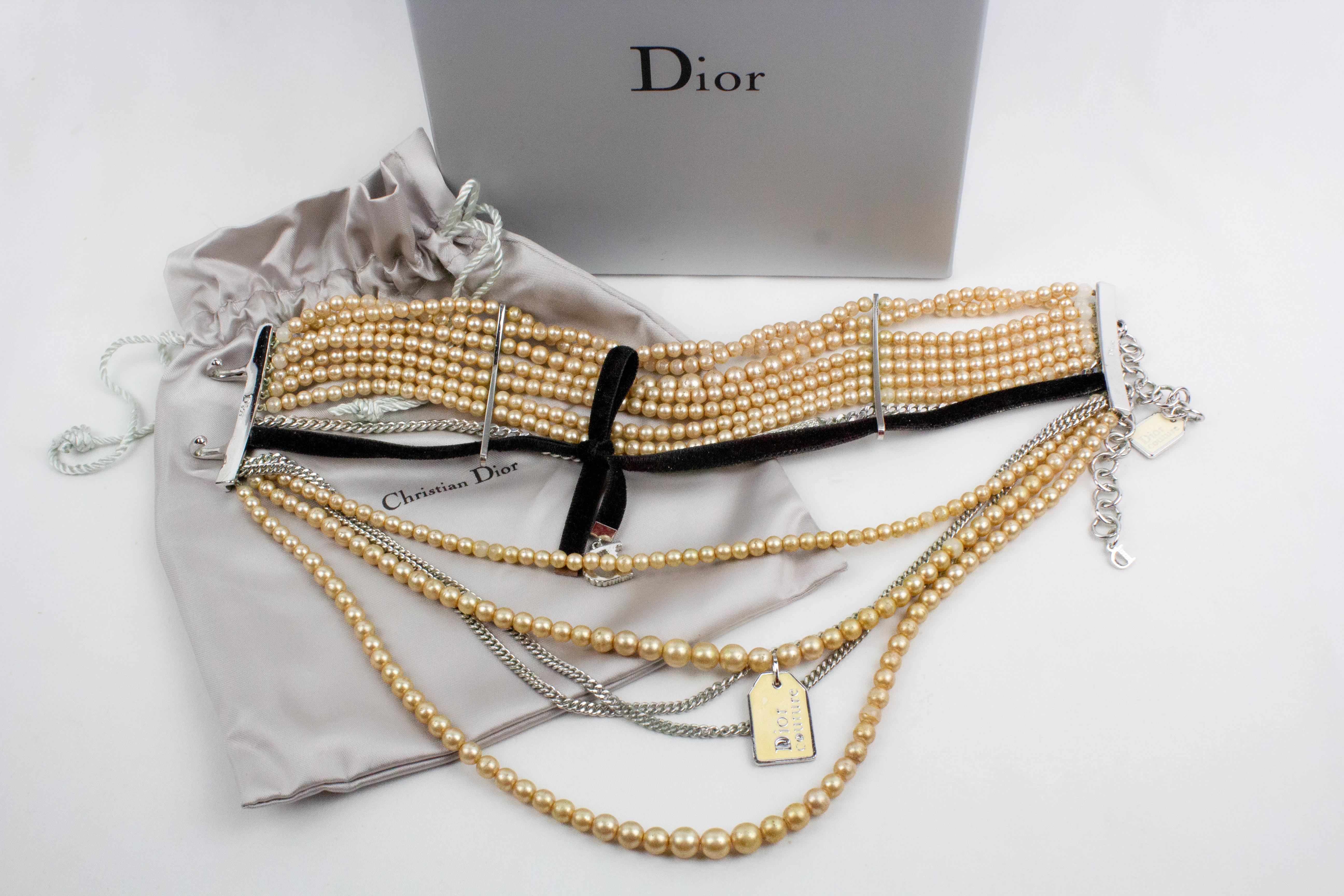 Vintage Christian Dior by John Galliano Maasai-Halskette. Kunstperlen mit schwarzem Schleifenband, diamantbesetzten Charms und 