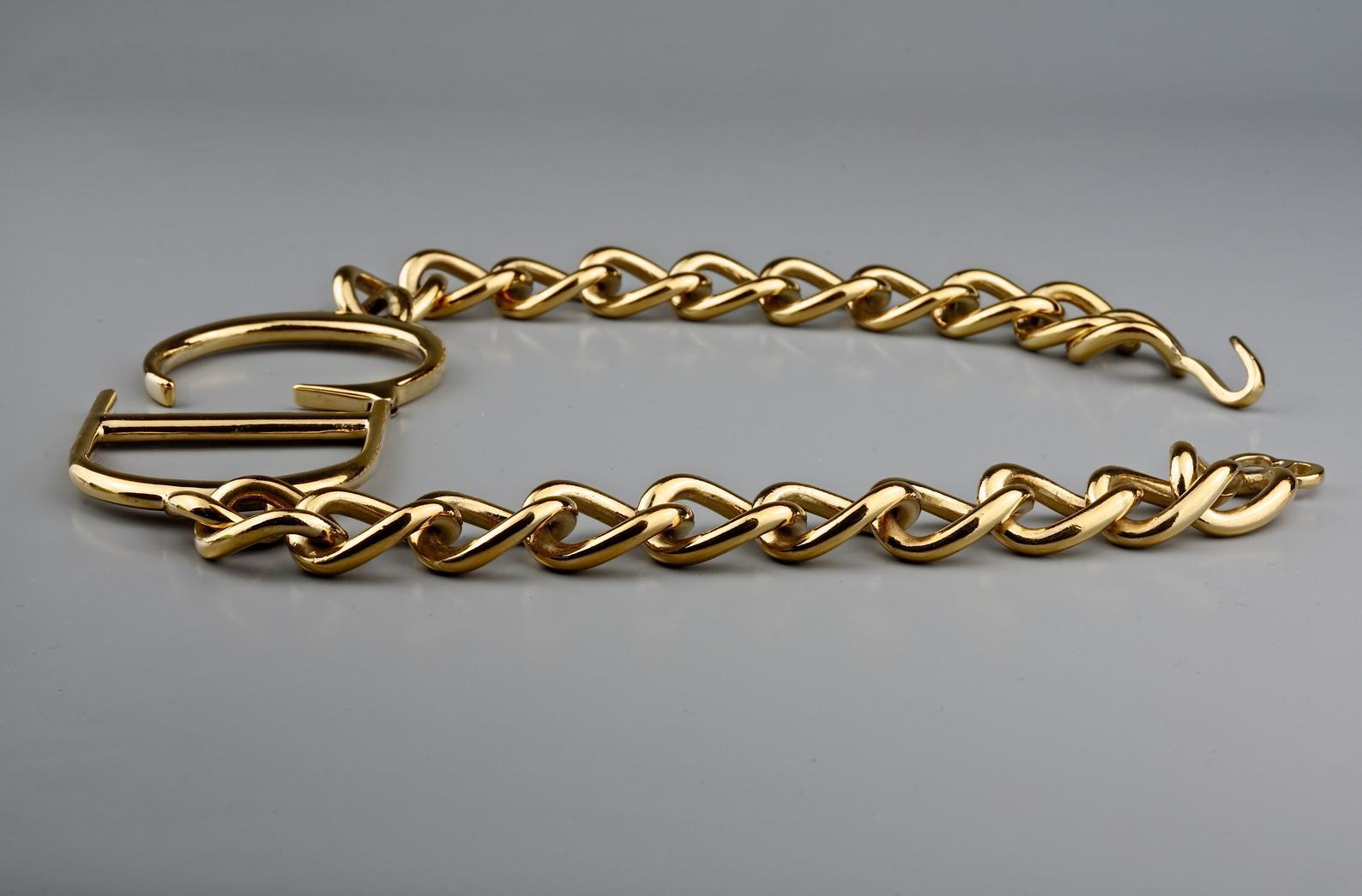 dior chain choker