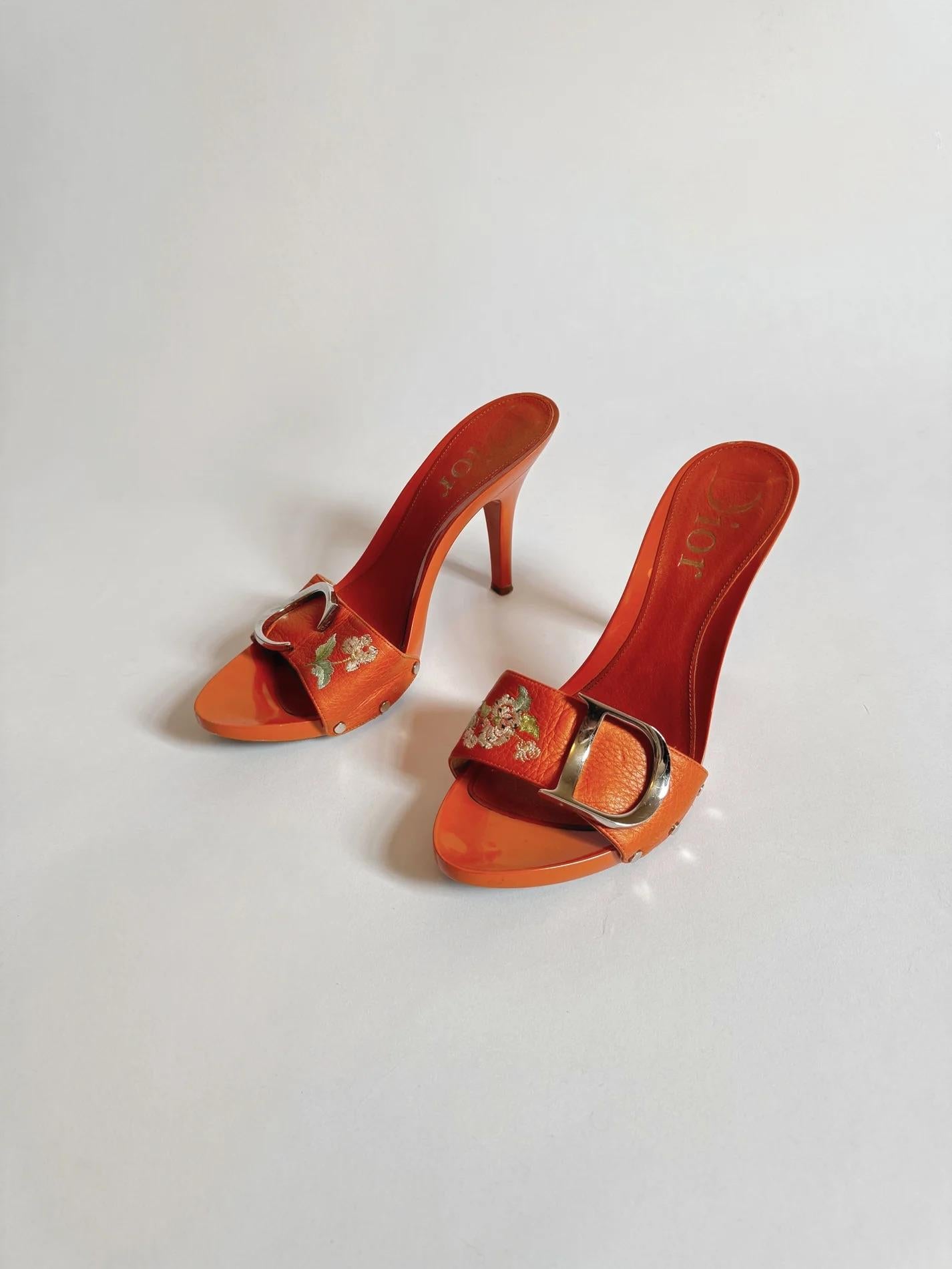 Christian Dior by John Galliano Orange Floral Clogs, c. 2000s In Good Condition For Sale In Marlborough, GB