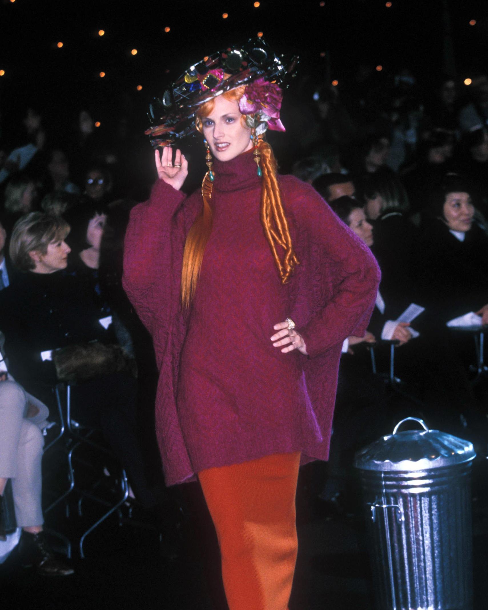 John Galliano for Christian Dior, poncho e gonna in lana arancione, AI 1998 in vendita 7