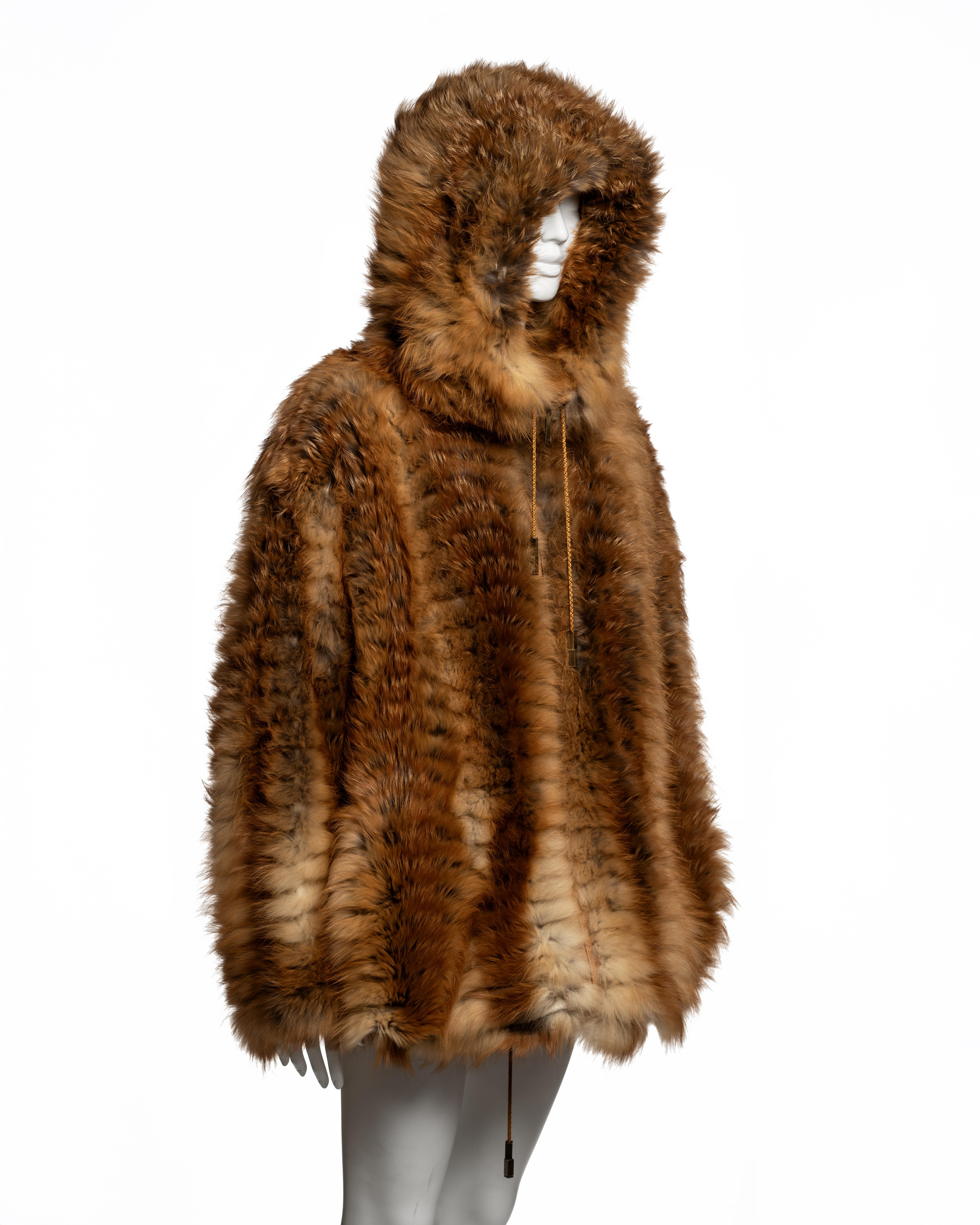 Christian Galliano for Christian Dior con cappuccio in pelliccia di volpe oversize, FW 2003 in vendita 8