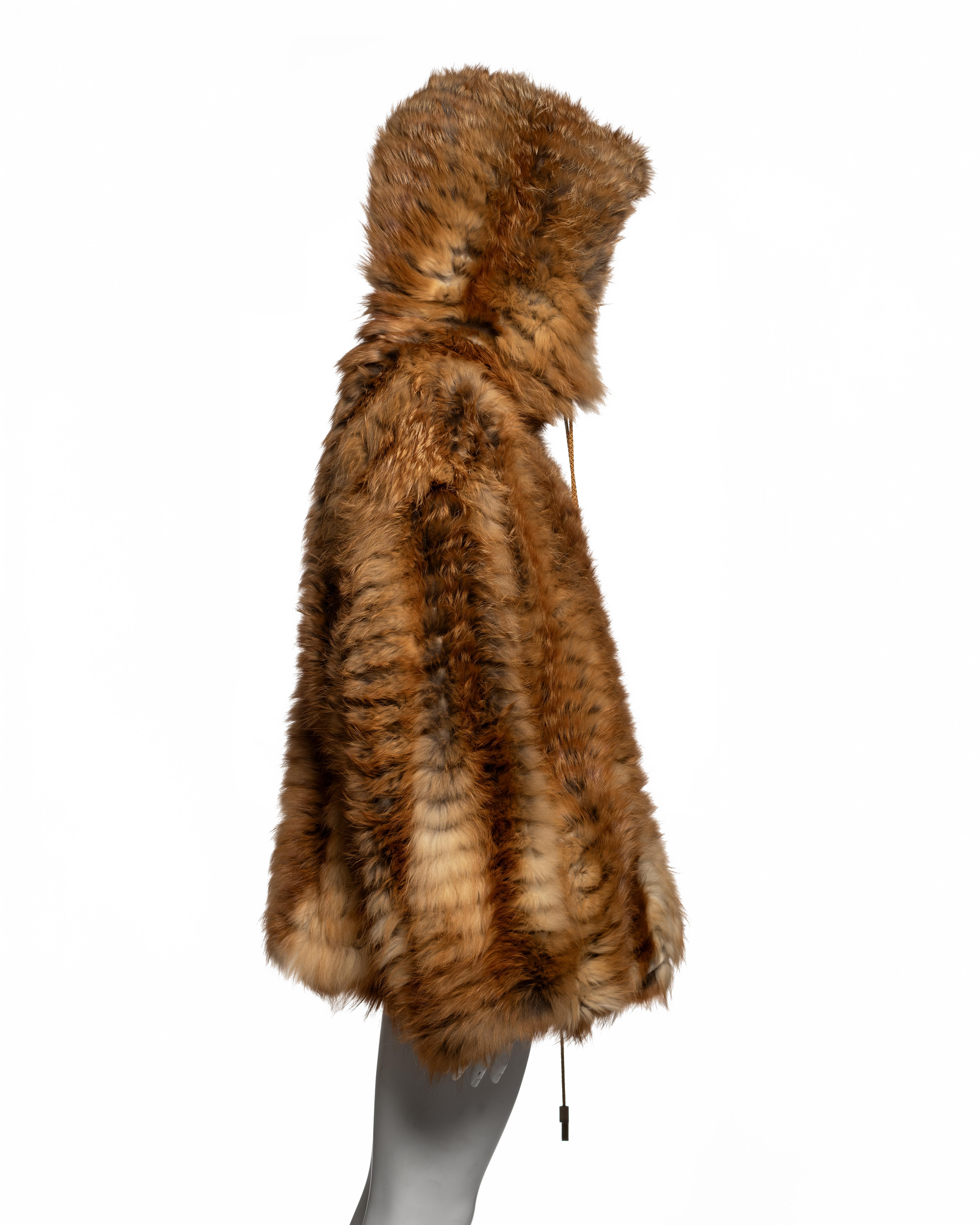 Christian Galliano for Christian Dior con cappuccio in pelliccia di volpe oversize, FW 2003 in vendita 9