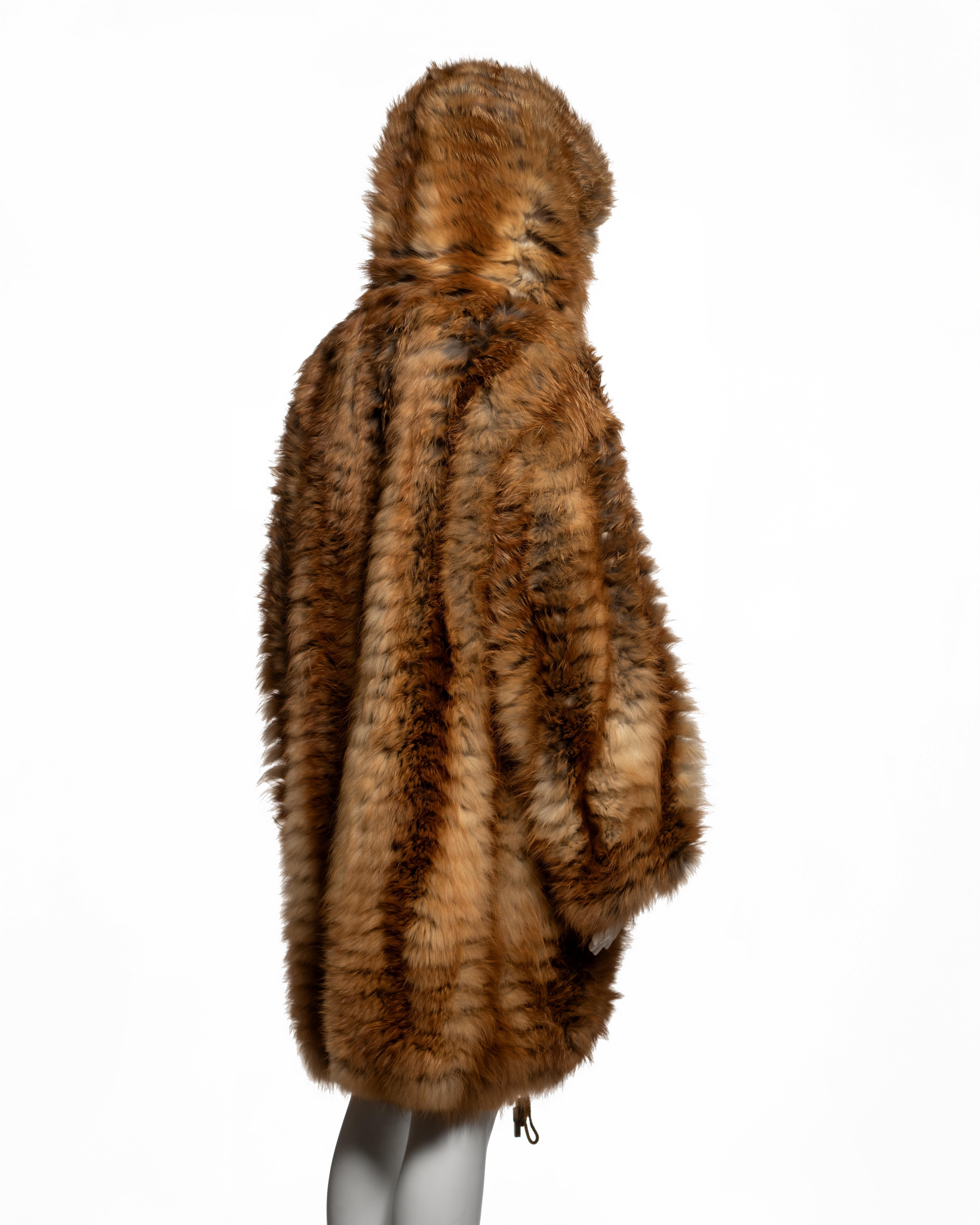 Christian Galliano for Christian Dior con cappuccio in pelliccia di volpe oversize, FW 2003 in vendita 2