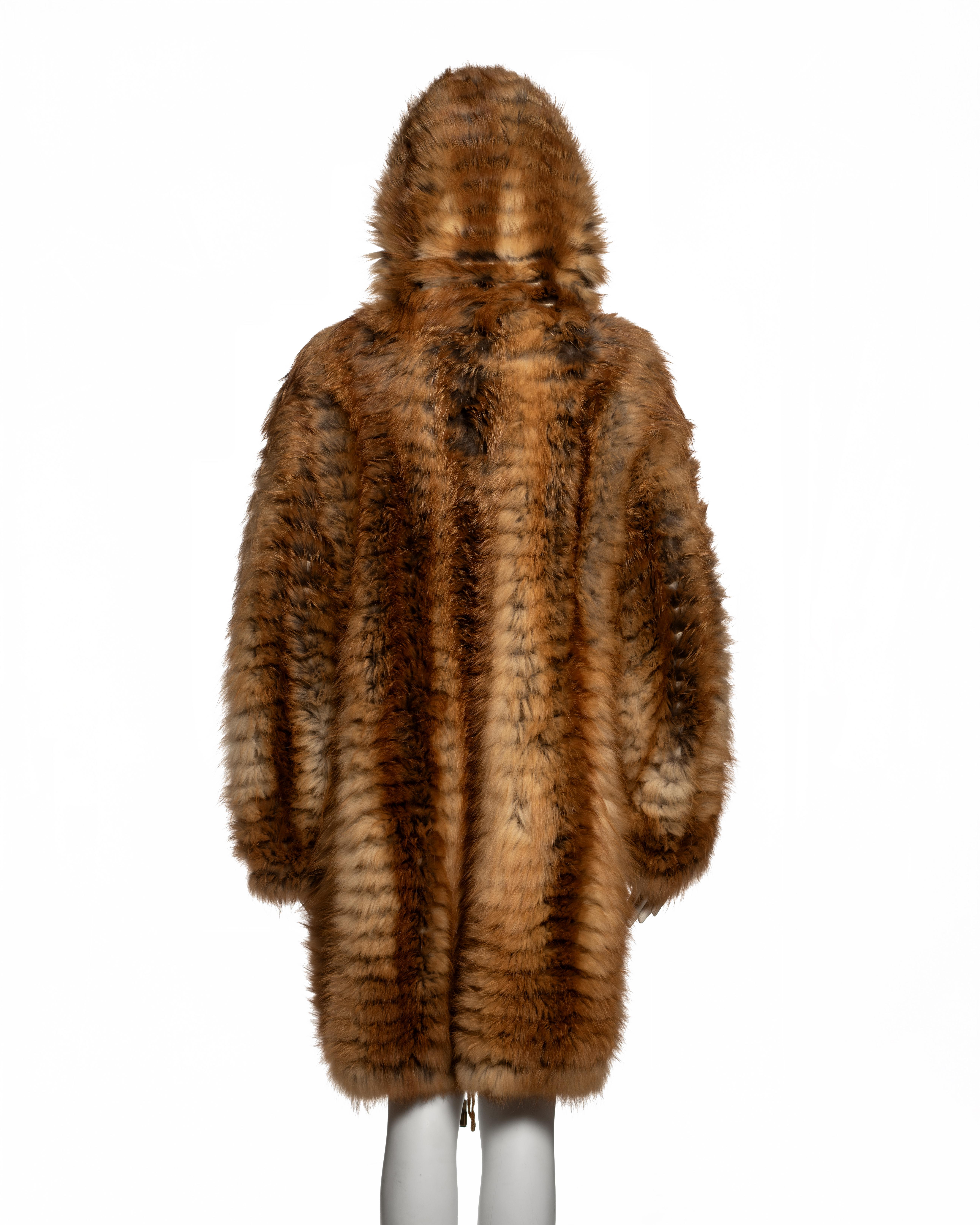 Christian Galliano for Christian Dior con cappuccio in pelliccia di volpe oversize, FW 2003 in vendita 3