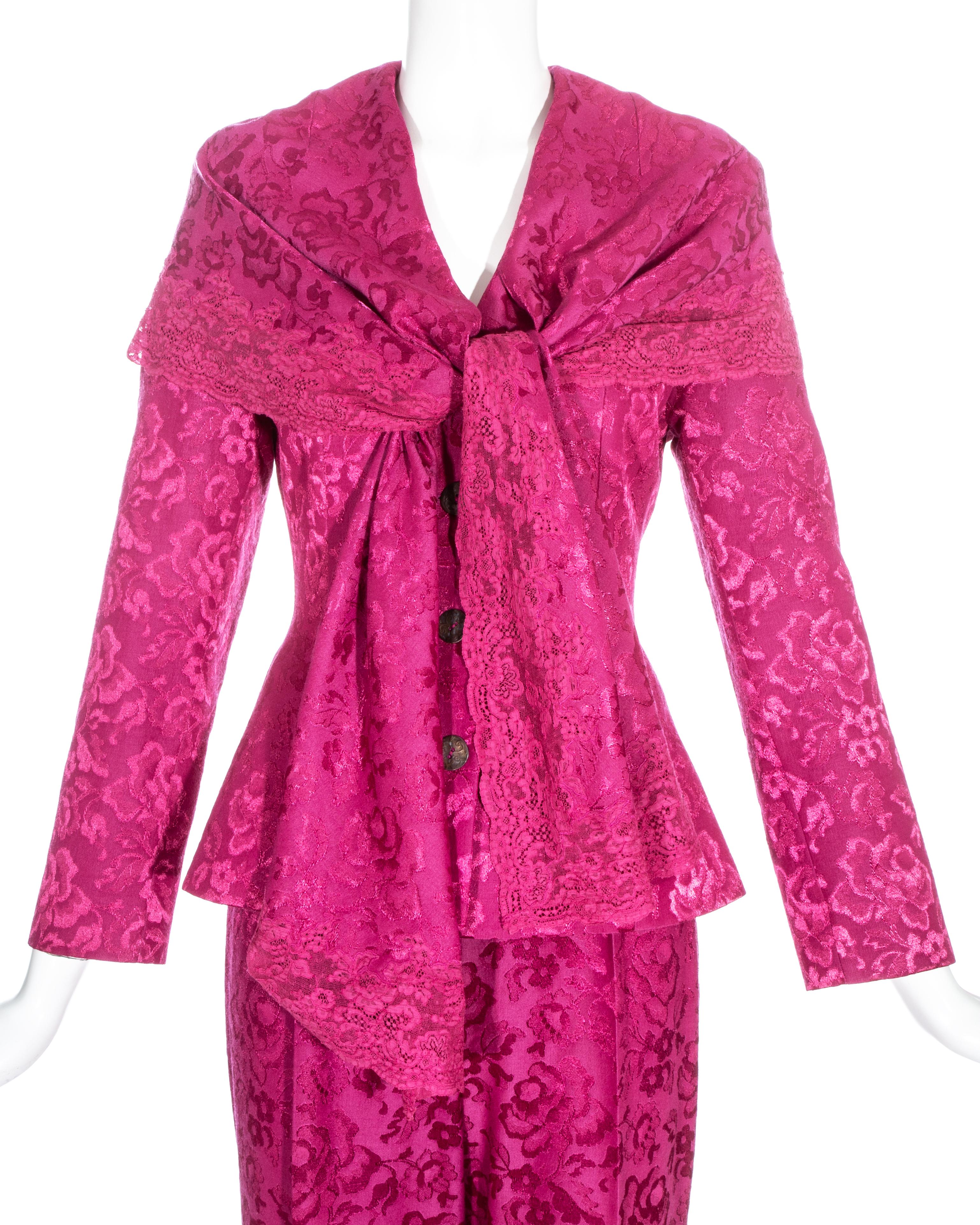 Rose Costume 3 pièces en brocart de soie rose et dentelle Christian Dior par John Galliano, saison 1998 en vente