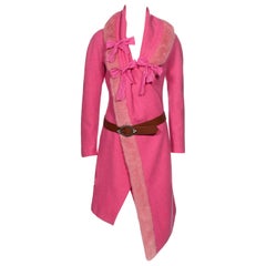 John Galliano for Christian Dior, cappotto in tweed rosa con colletto in pelliccia di visone, primavera 1998