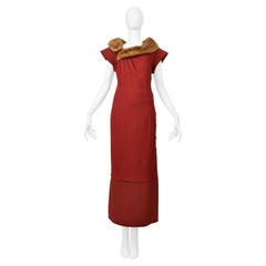 Christian Dior By John Galliano Vestido De Punto Rojo Con Cuello Y Botones De Visón 1999