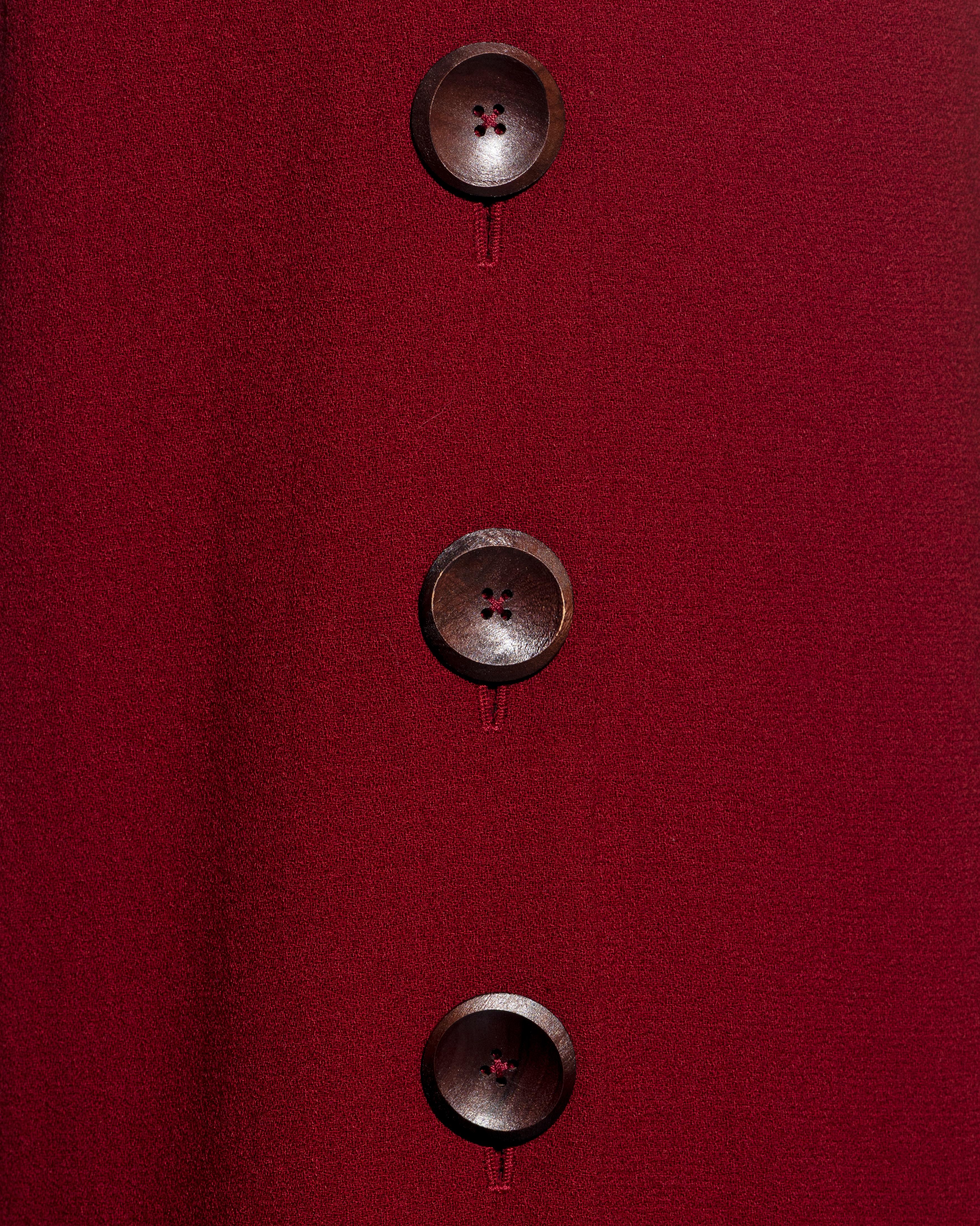 Robe en crêpe de laine rouge avec bordure en fourrure de vison Christian Dior par John Galliano, A/H 1999 en vente 1