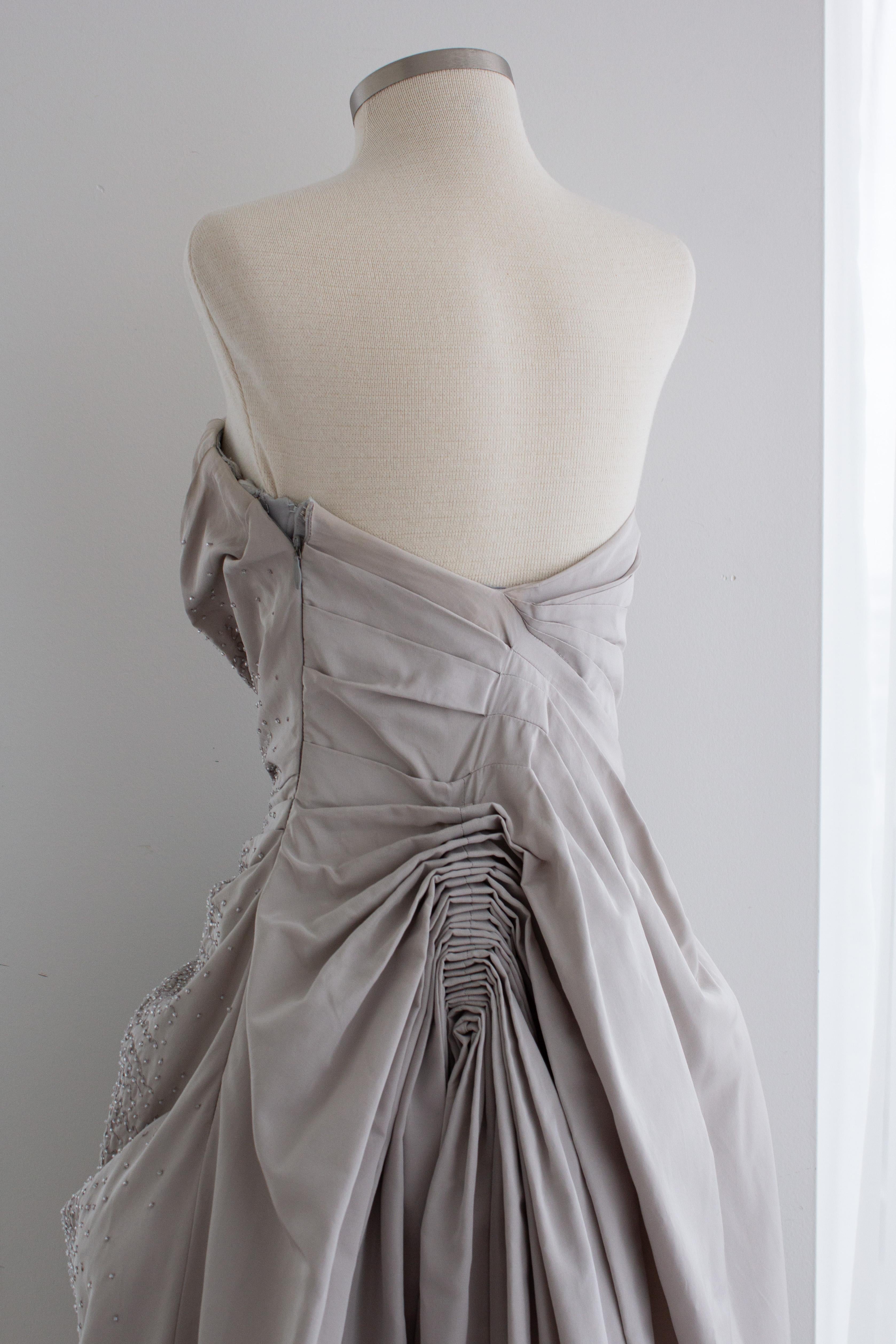 Christian Dior by John Galliano Resort 2008 Graues verschönertes, drapiertes Abendkleid im Angebot 9