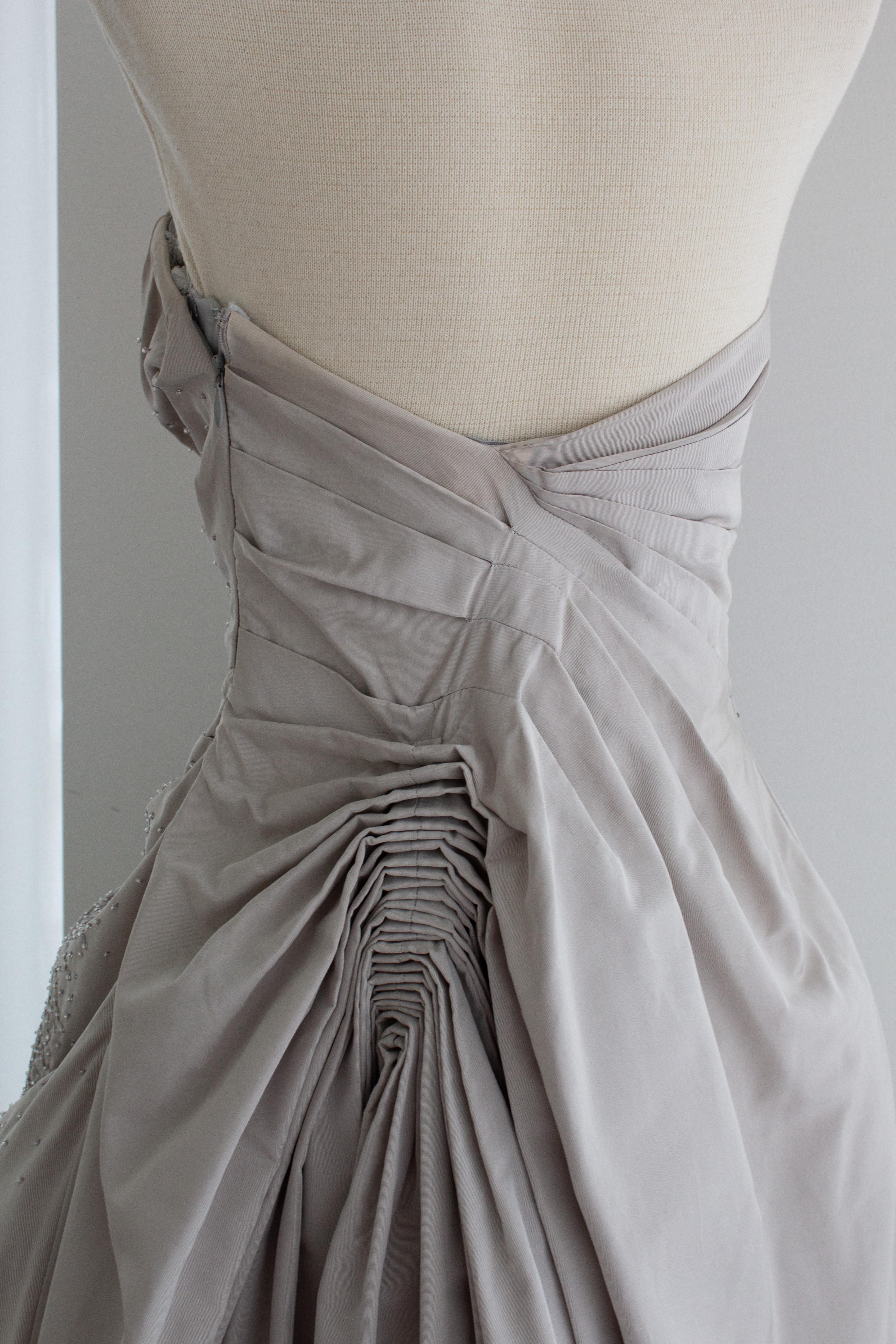 Christian Dior by John Galliano Resort 2008 Graues verschönertes, drapiertes Abendkleid im Angebot 10