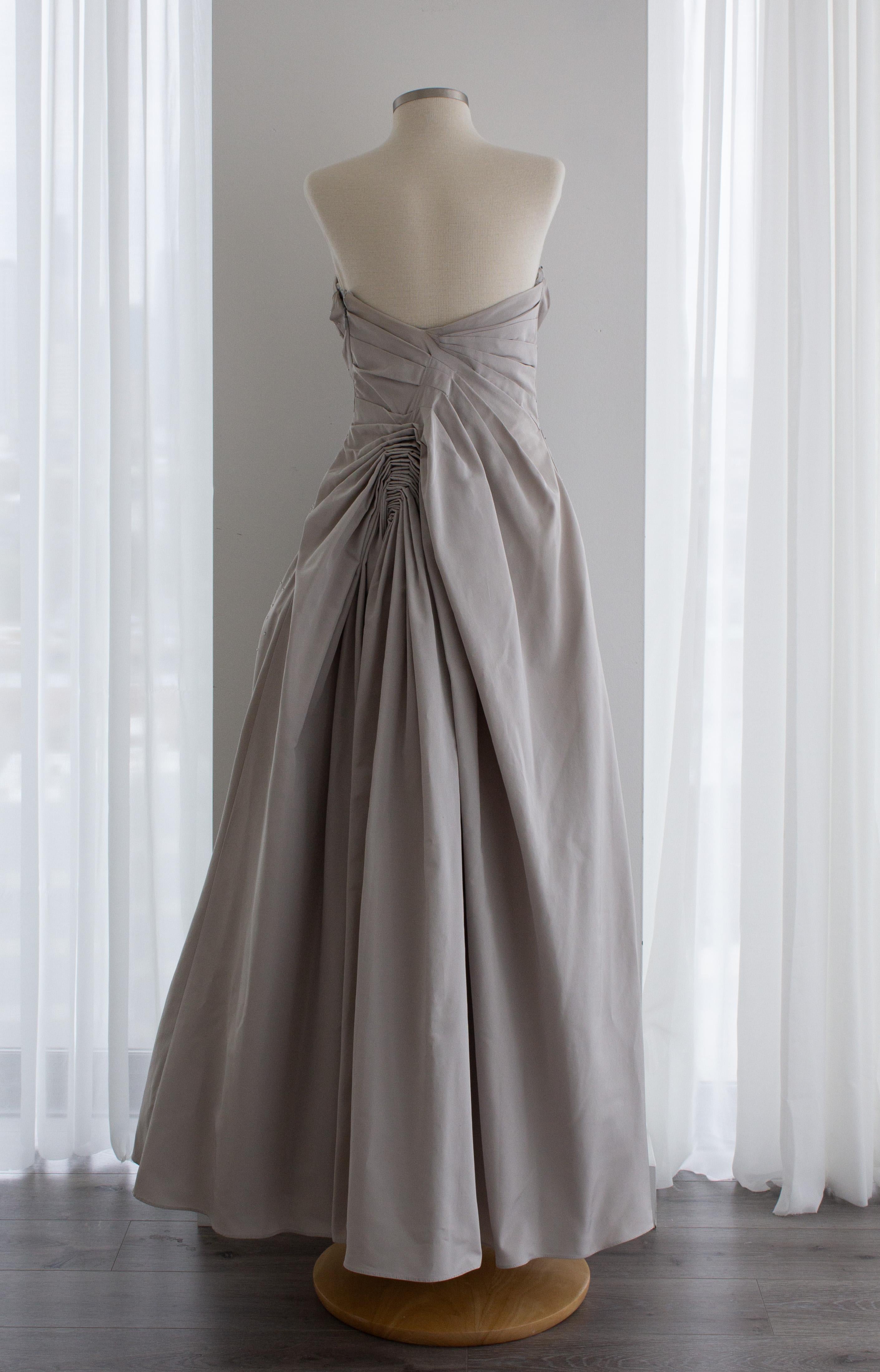 Christian Dior by John Galliano Resort 2008 Graues verschönertes, drapiertes Abendkleid im Angebot 11