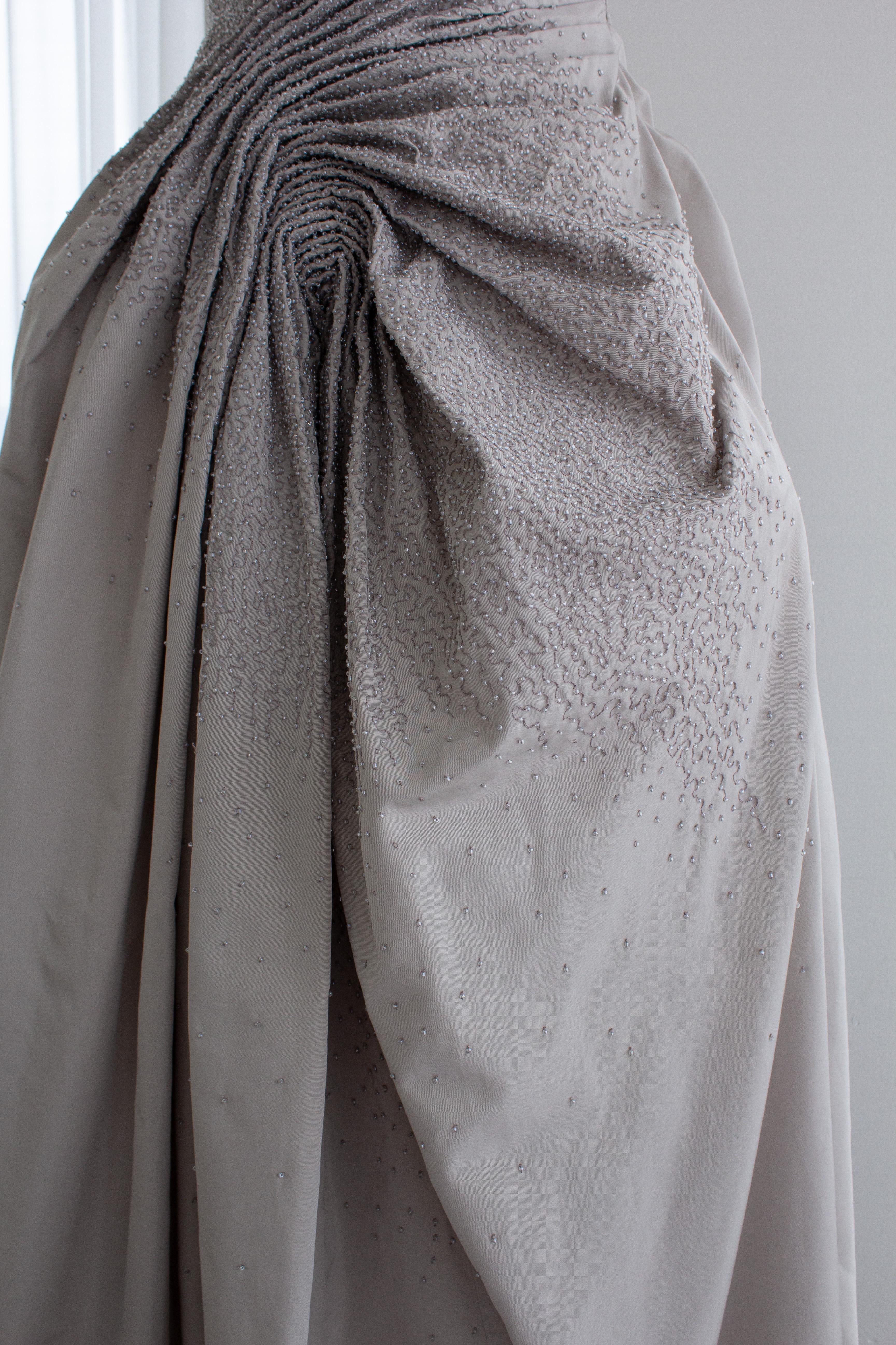 Christian Dior by John Galliano Resort 2008 Graues verschönertes, drapiertes Abendkleid im Angebot 7