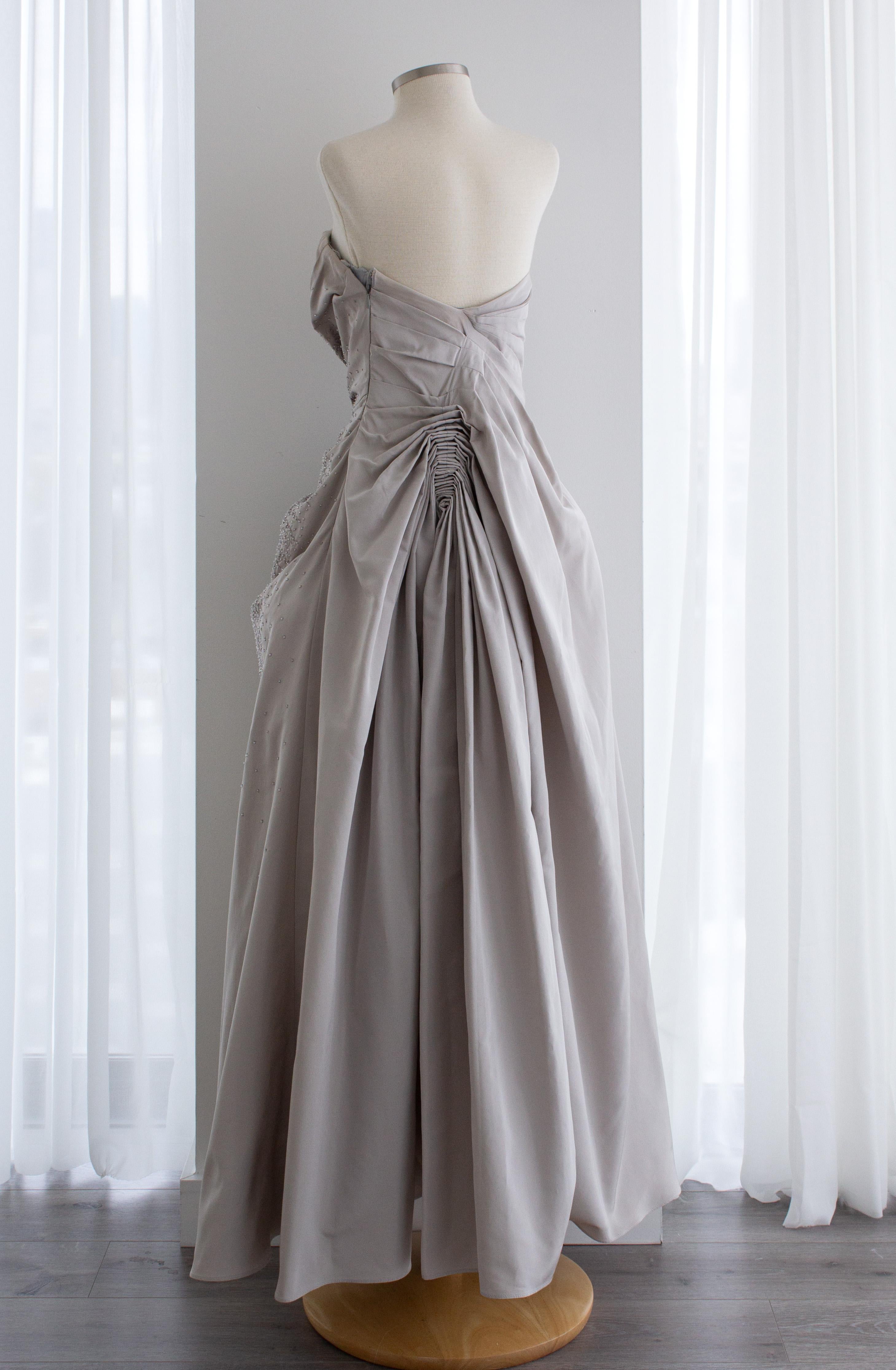 Christian Dior by John Galliano Resort 2008 Graues verschönertes, drapiertes Abendkleid im Angebot 8