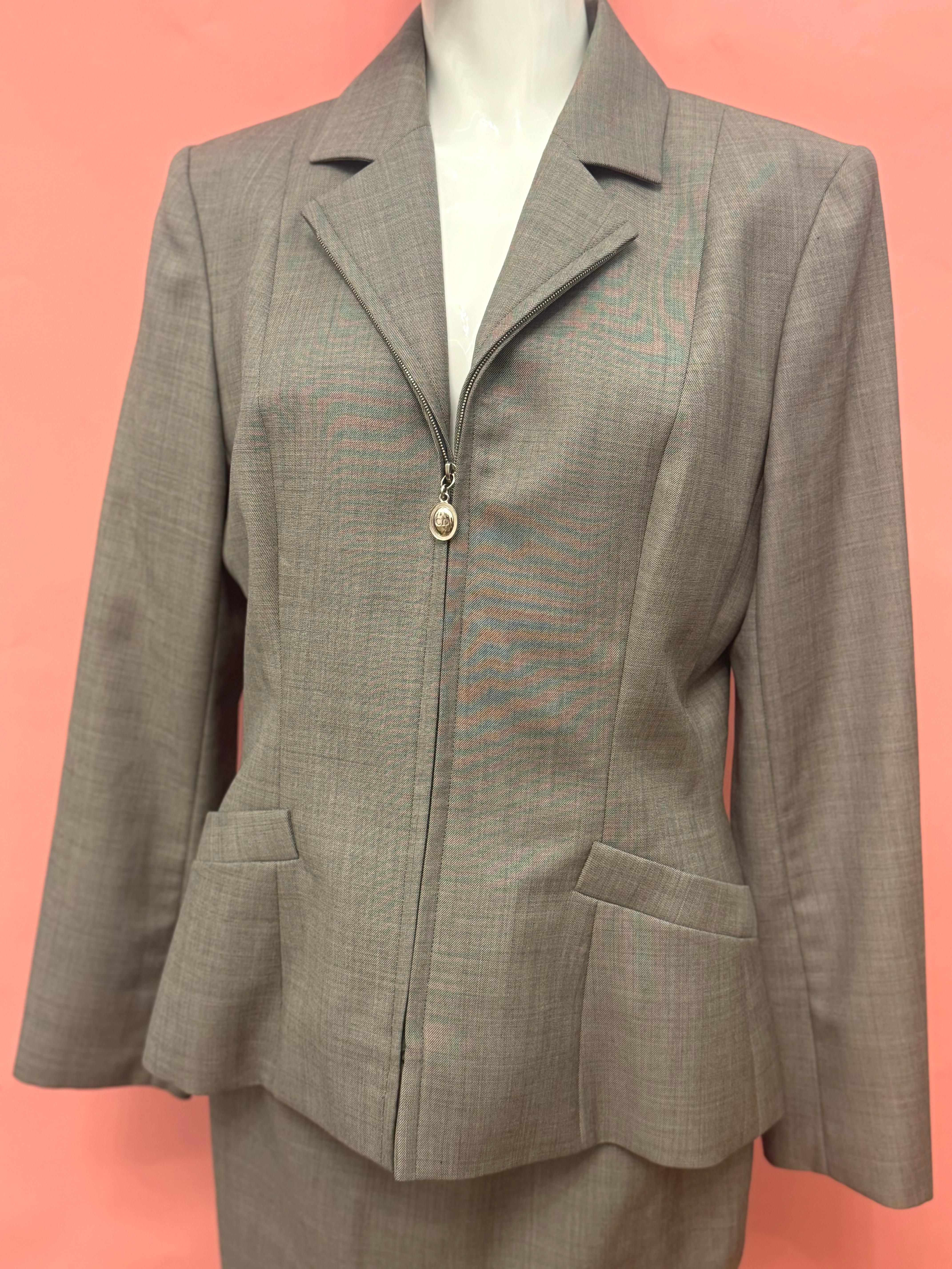 Archival Christian Dior grey wool and silk suit skirt by John Galliano, light pink silk lining, CD embroidery on the lining, the jacket is size 42 FR and the skirt s.46 FR, Lady Dior Zipper closure 