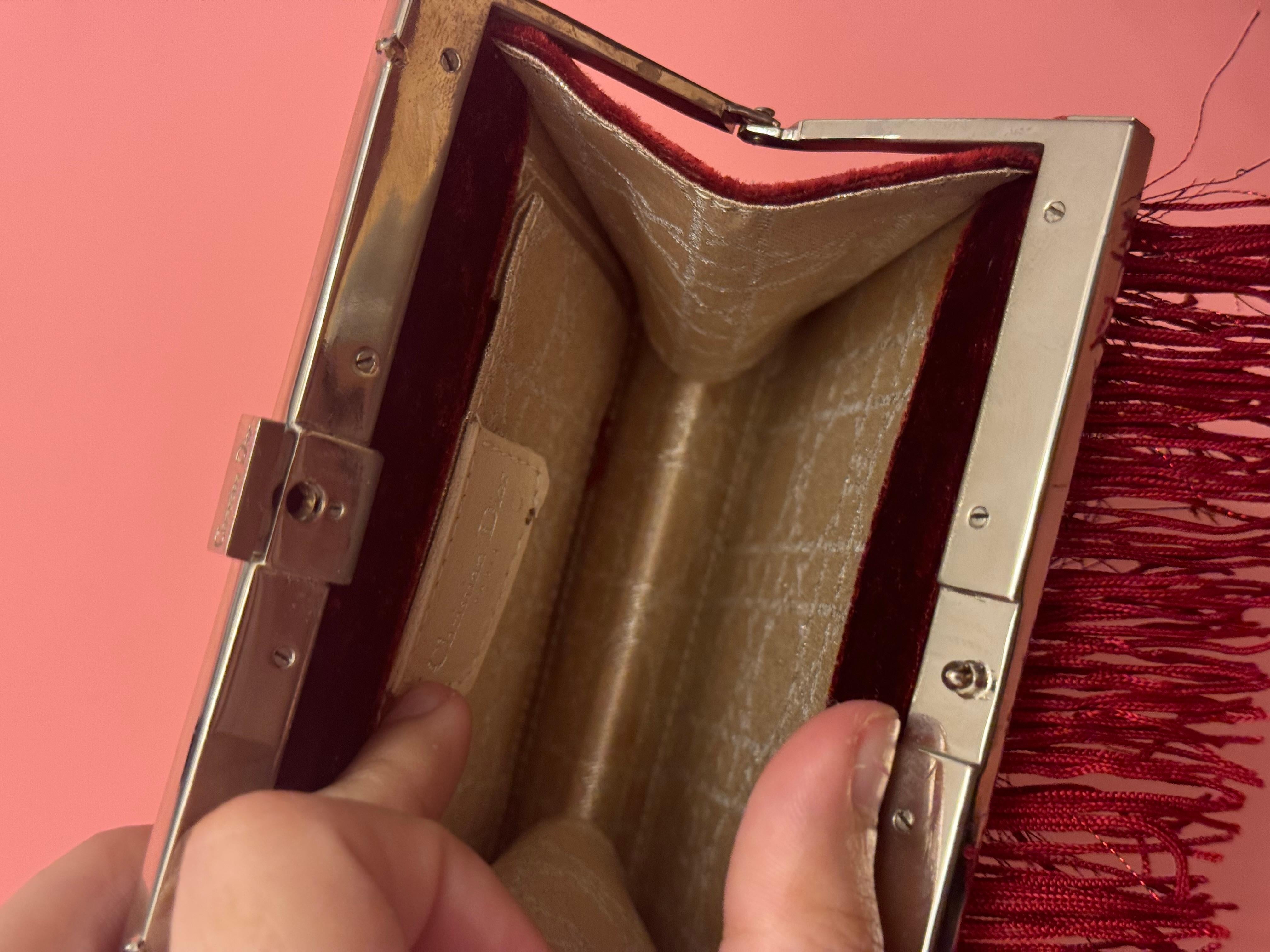 Christian Dior for Christian Dior by John Galliano P/E 1998: pochette in velluto con frange rosse in vendita 2