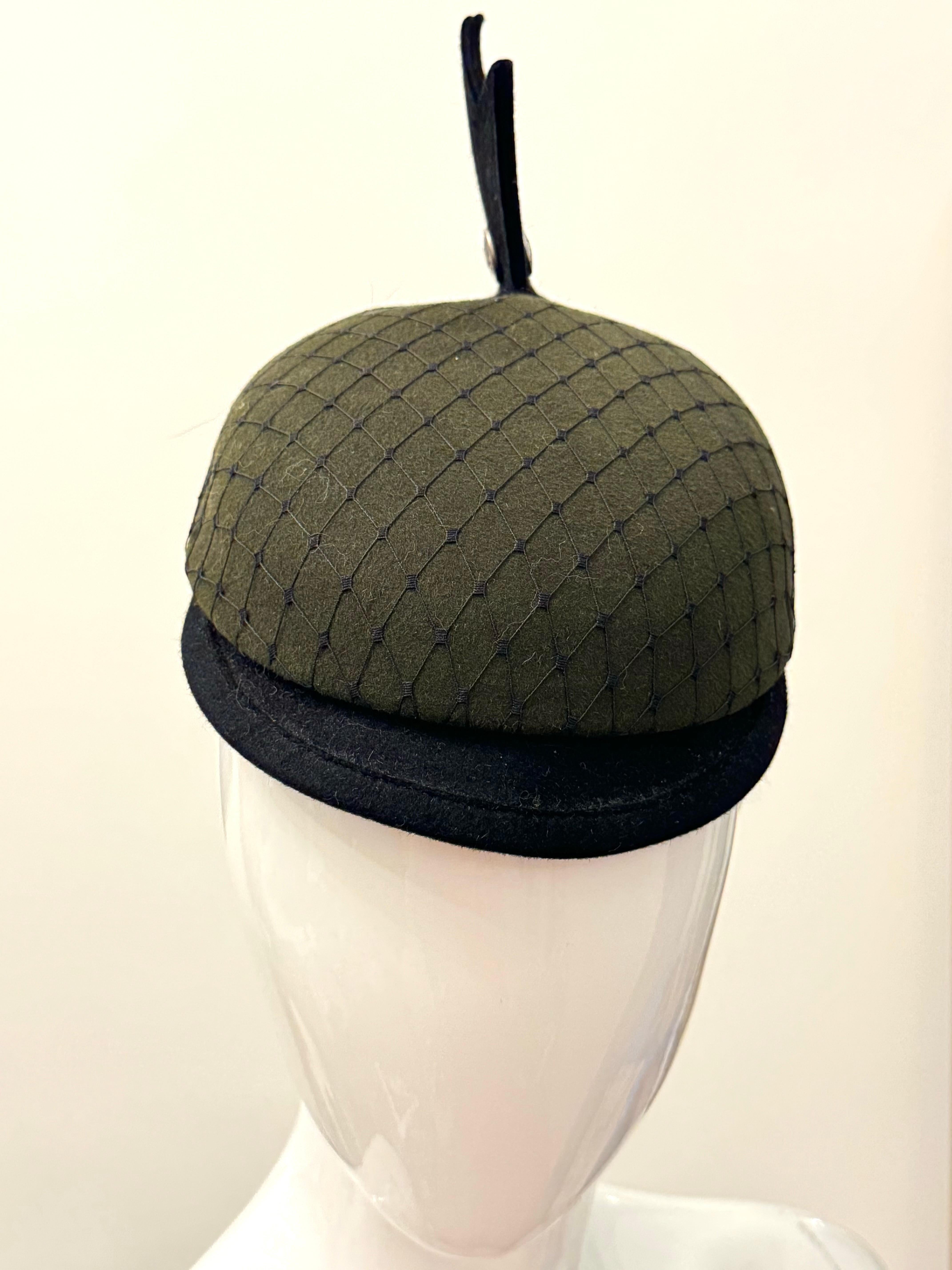 Christian Dior by John Galliano S/S 1999 communist green fascinator hat en vente 6