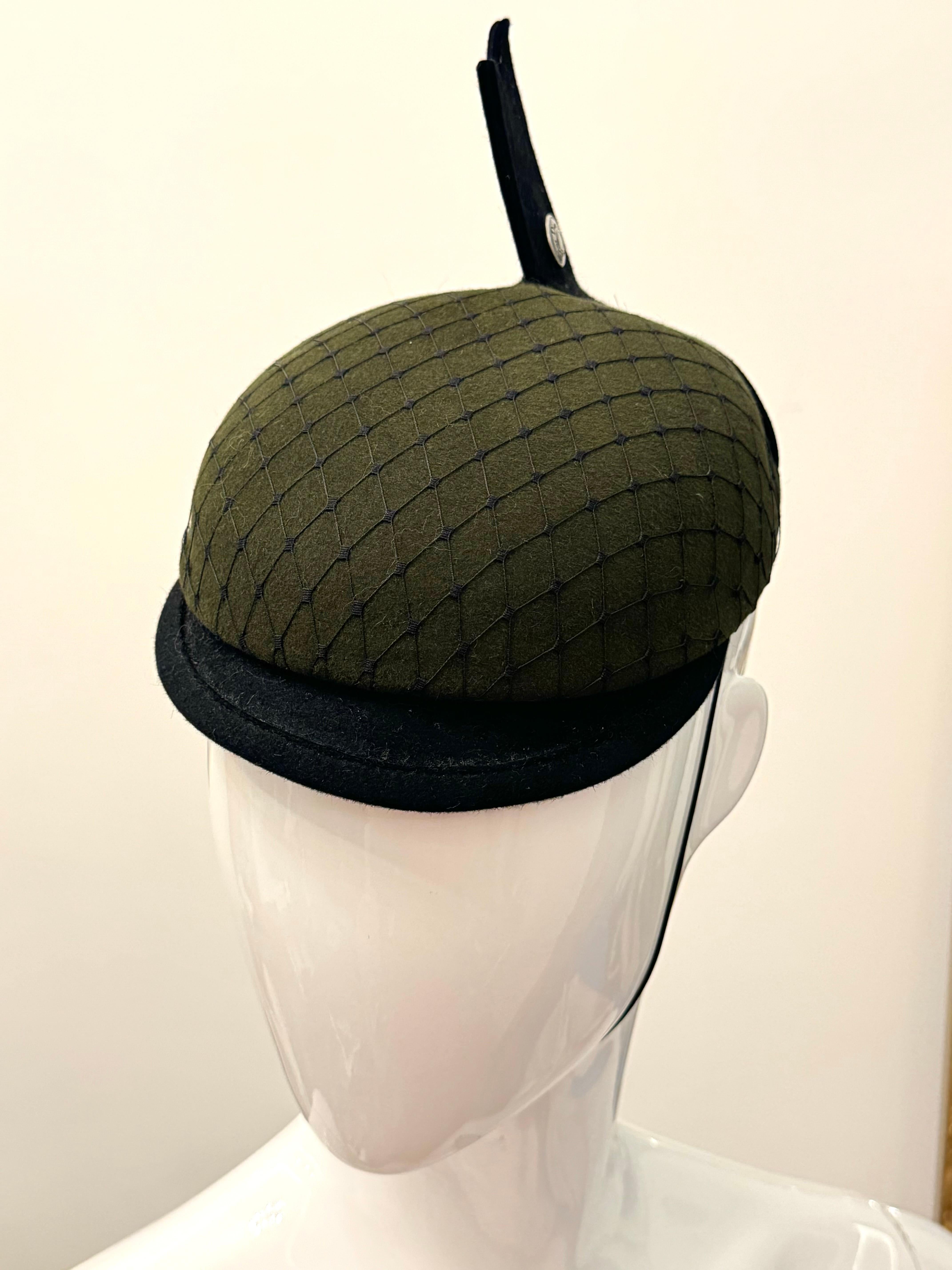 Christian Dior by John Galliano S/S 1999 communist green fascinator hat en vente 7