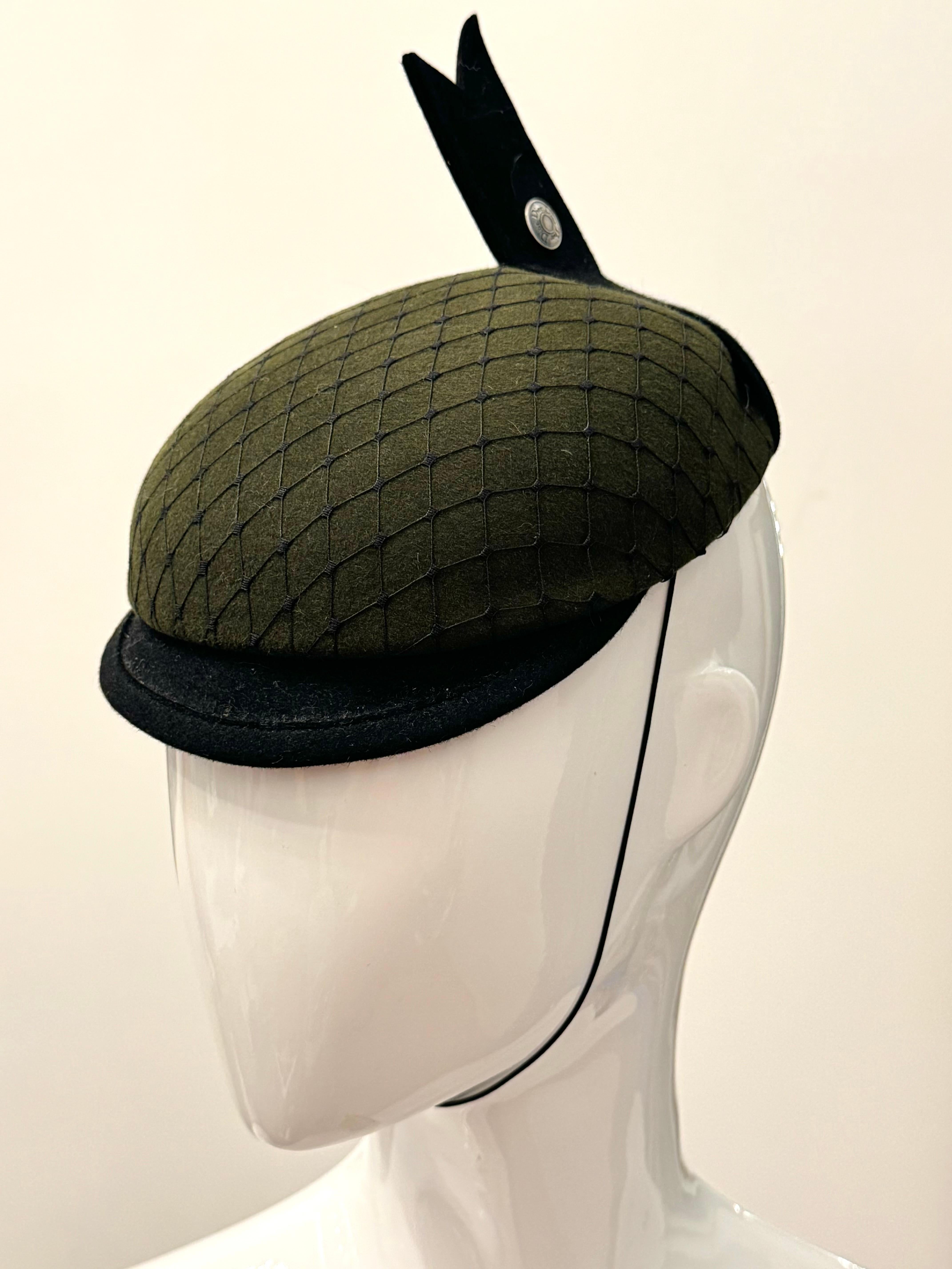 Christian Dior by John Galliano S/S 1999 communist green fascinator hat en vente 9