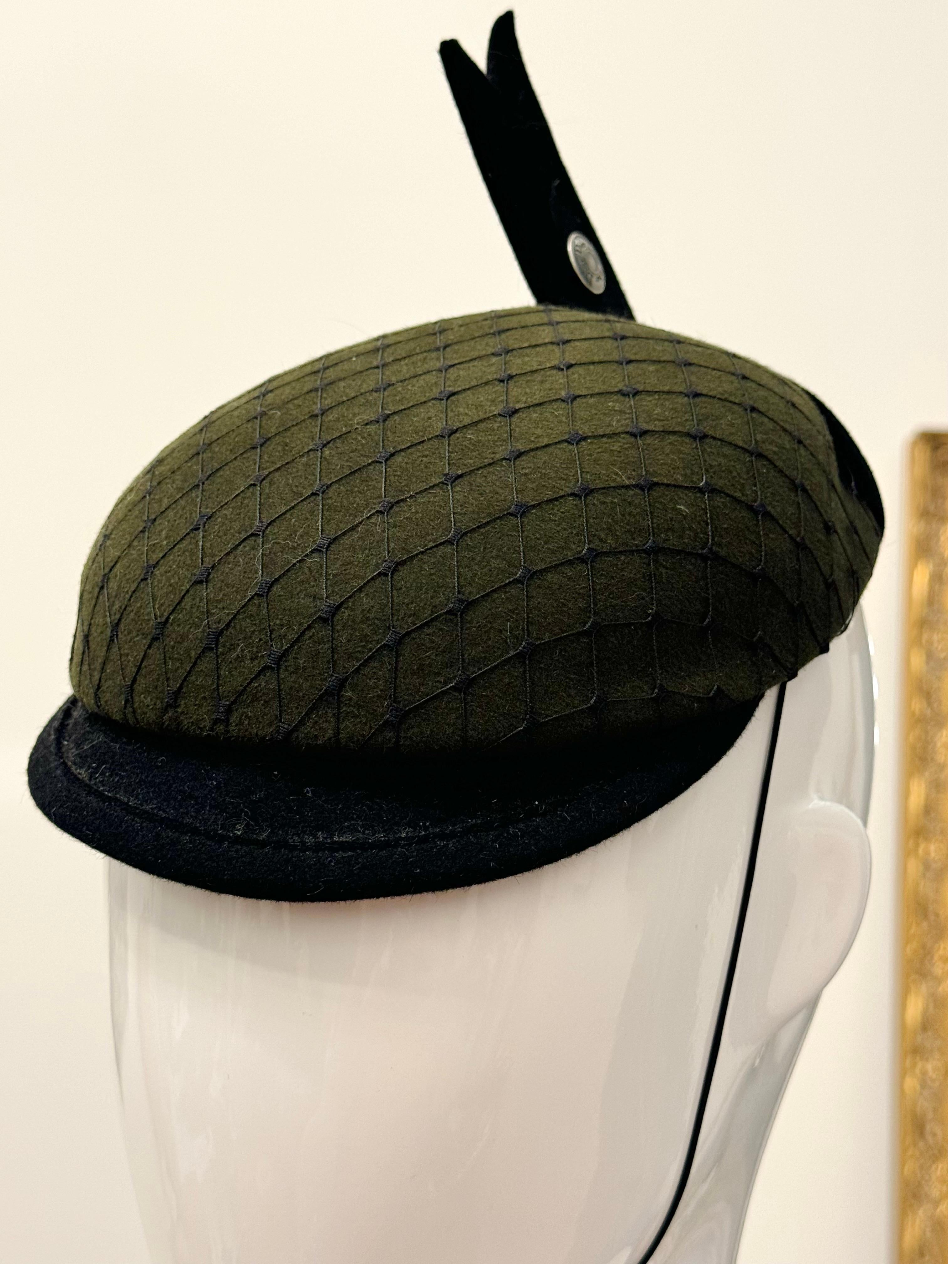 Christian Dior by John Galliano S/S 1999 communist green fascinator hat en vente 10