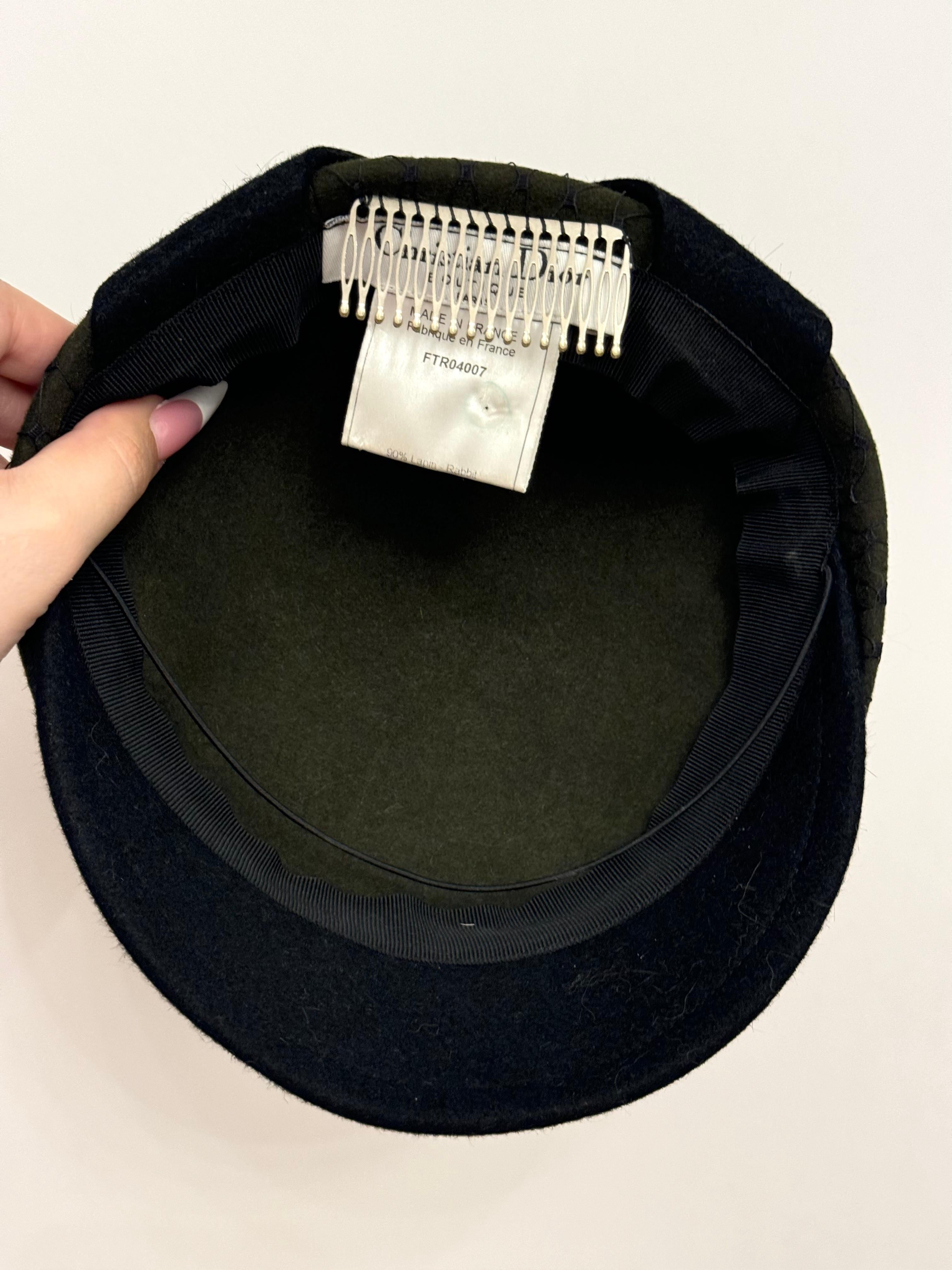 Christian Dior by John Galliano S/S 1999 communist green fascinator hat en vente 1