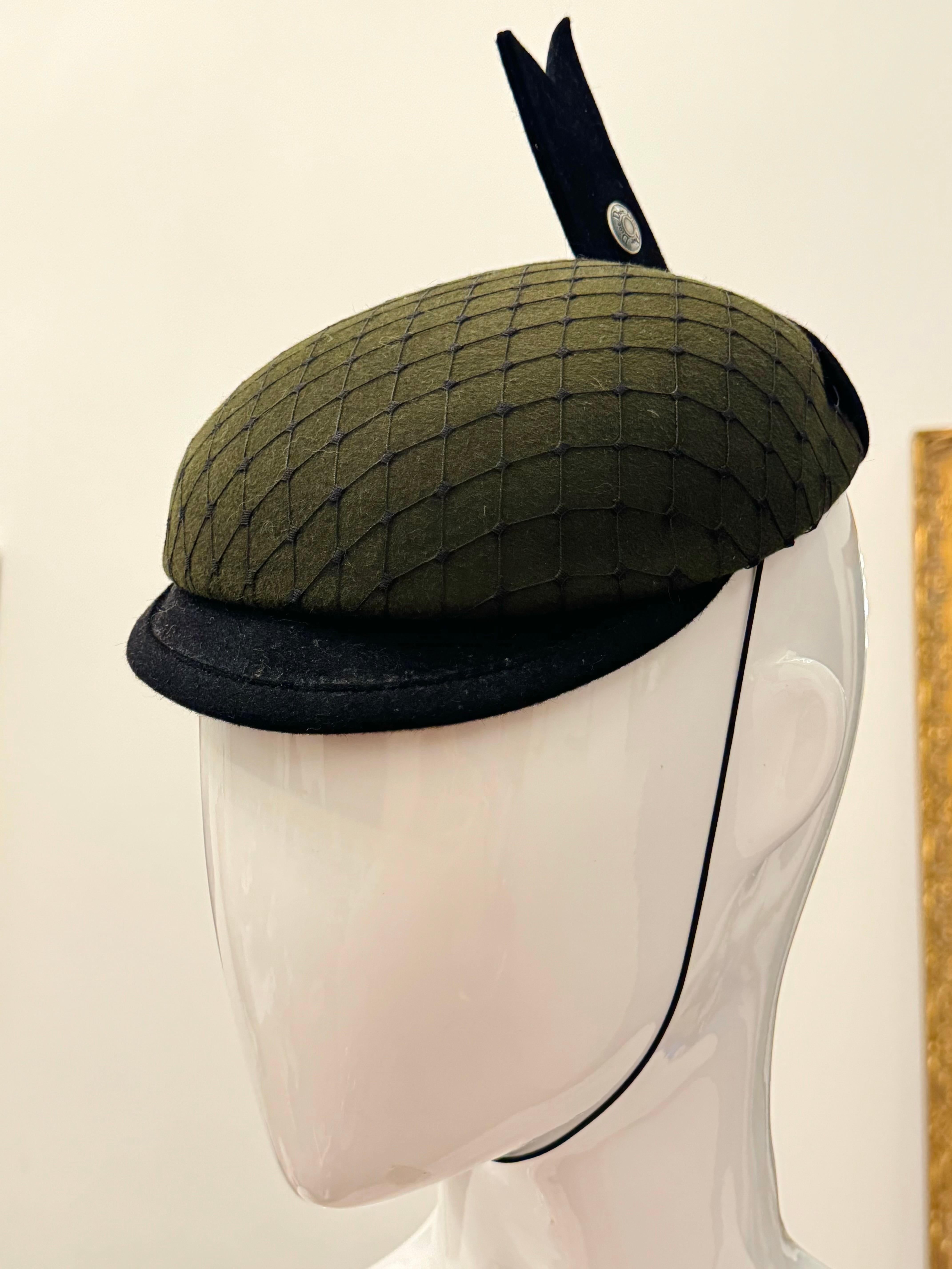 Christian Dior by John Galliano S/S 1999 communist green fascinator hat en vente 4