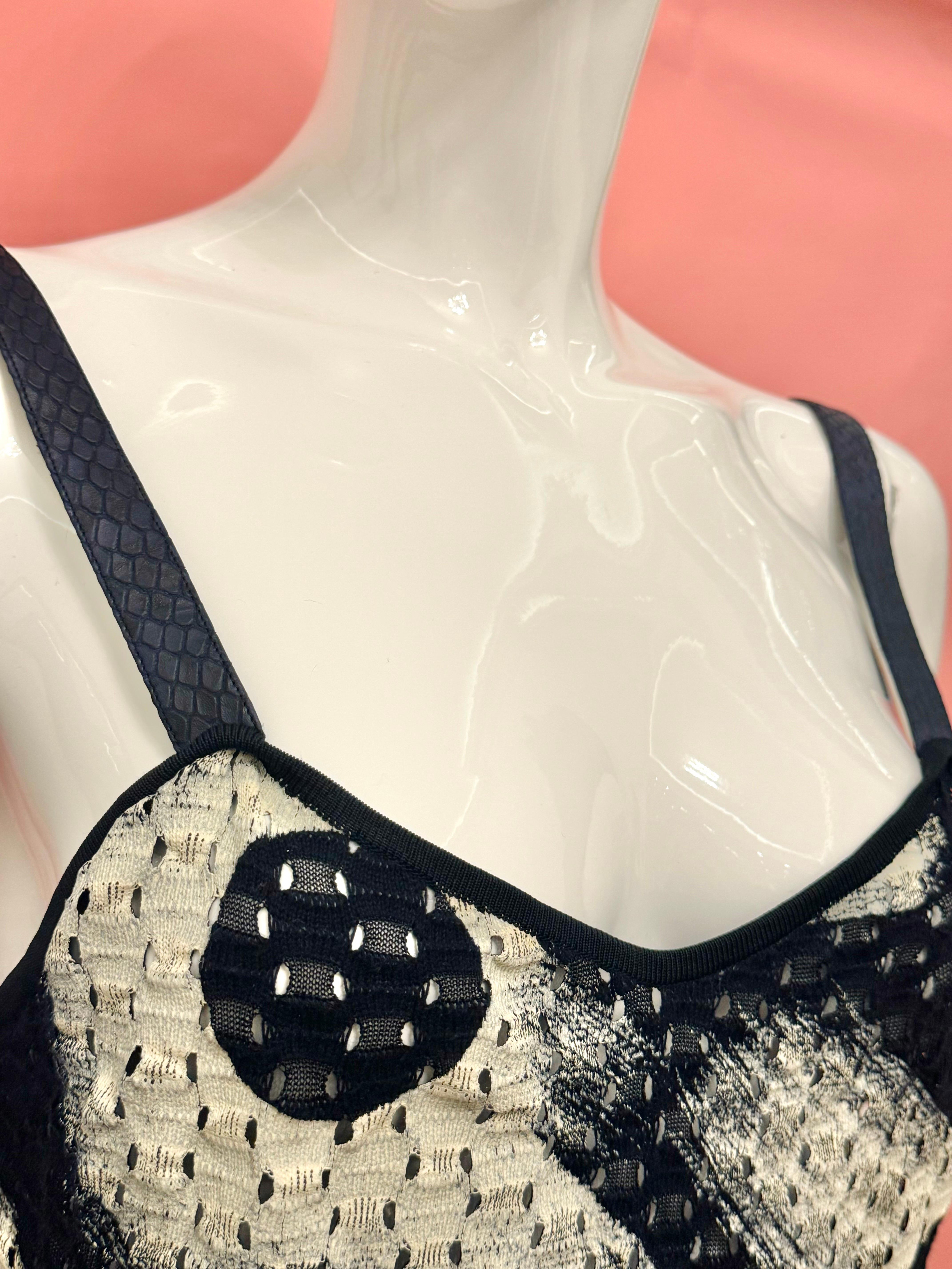 Christian Dior by John Galliano for Christian Dior P/E 2001, set di gemelli traforati dipinti a maglia in vendita 2