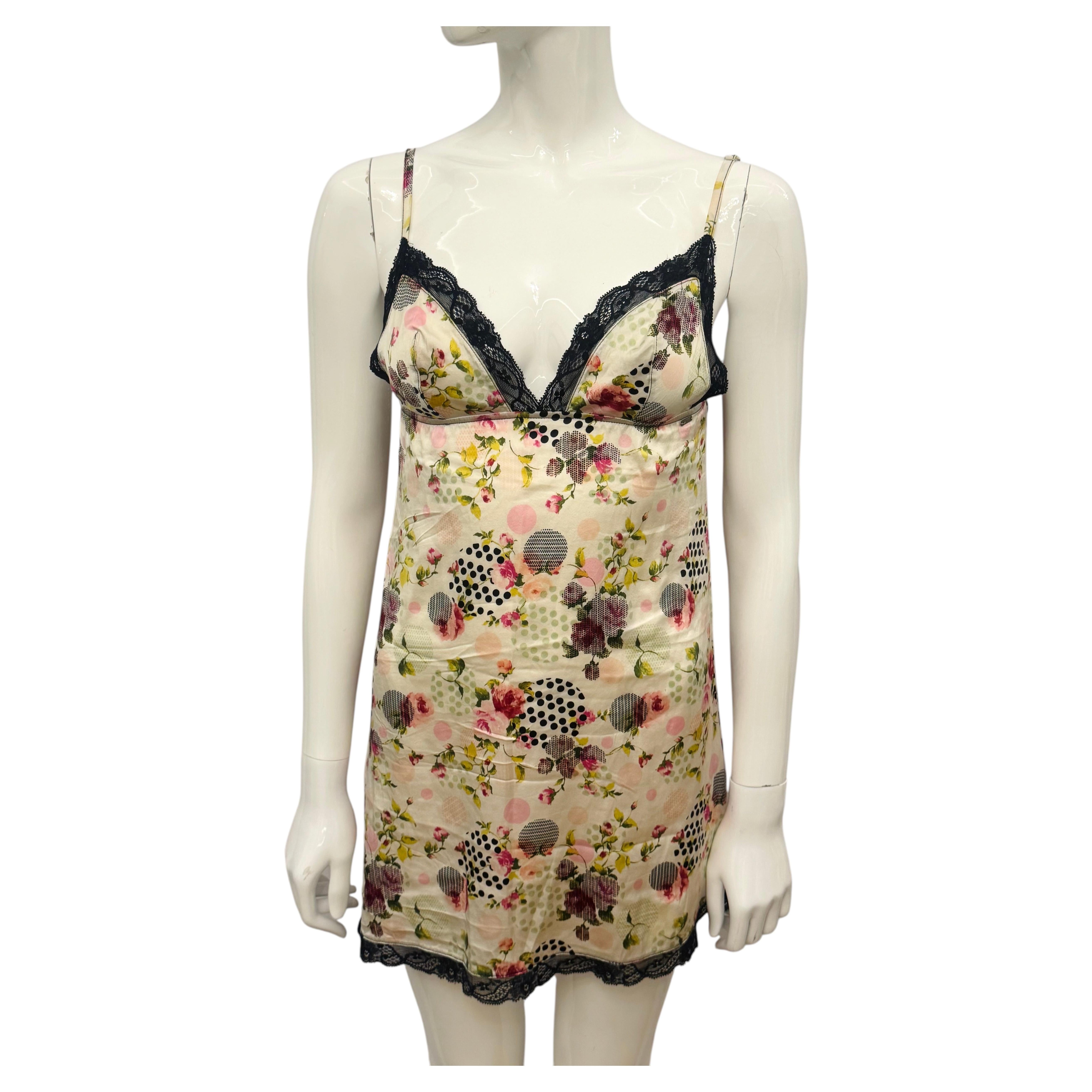 Christian Dior von John Galliano, Frühjahr/Sommer 2004: Slip-Kleid aus Seide und Spitze mit Blumenmuster