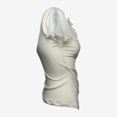 Christian Dior, diseño de John Galliano, primavera-verano 2005: top drapeado con volantes en color crema