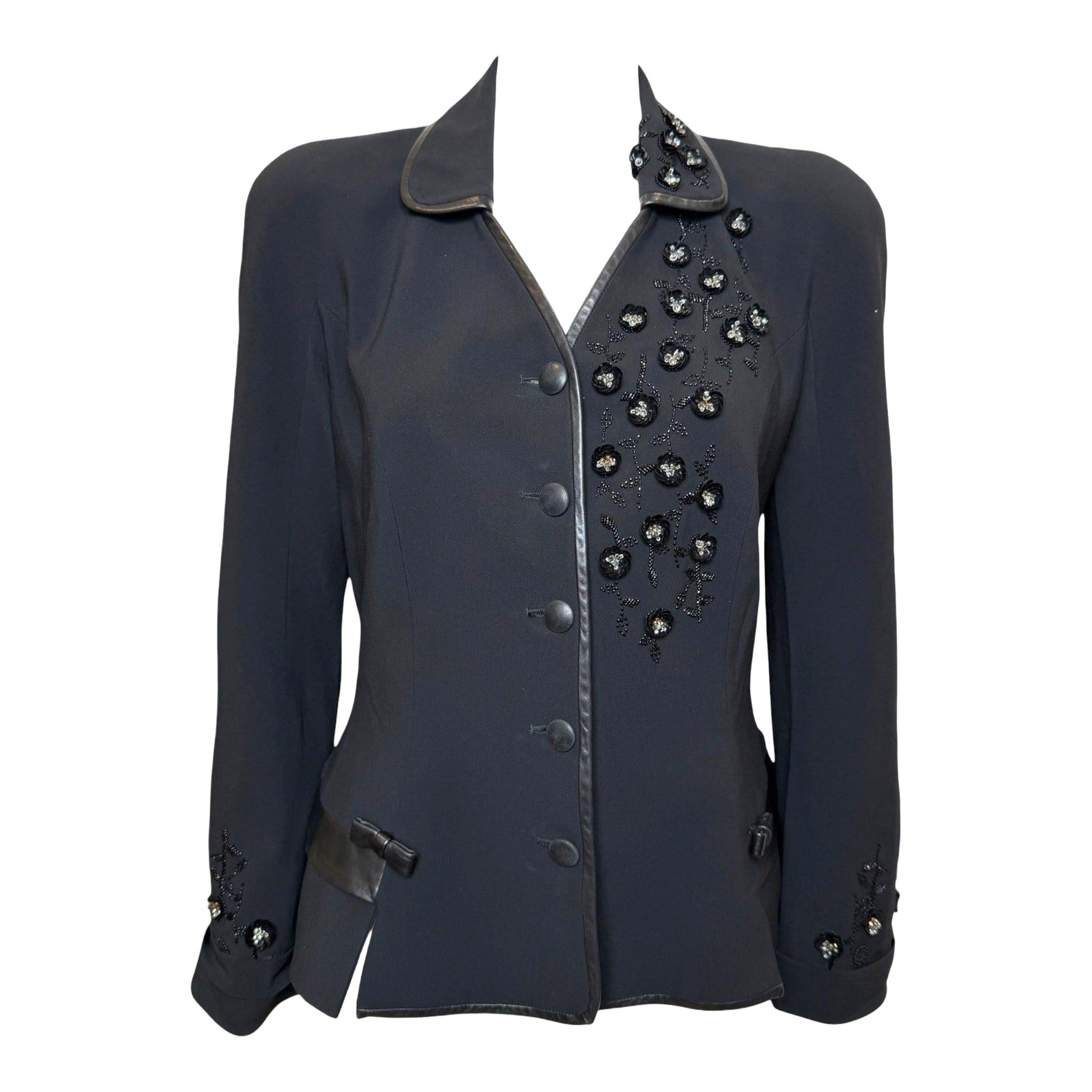 Christian Dior par John Galliano, collection printemps-été 2006 : veste « Bar » noire à motifs floraux brodés de perles et bordée de cuir