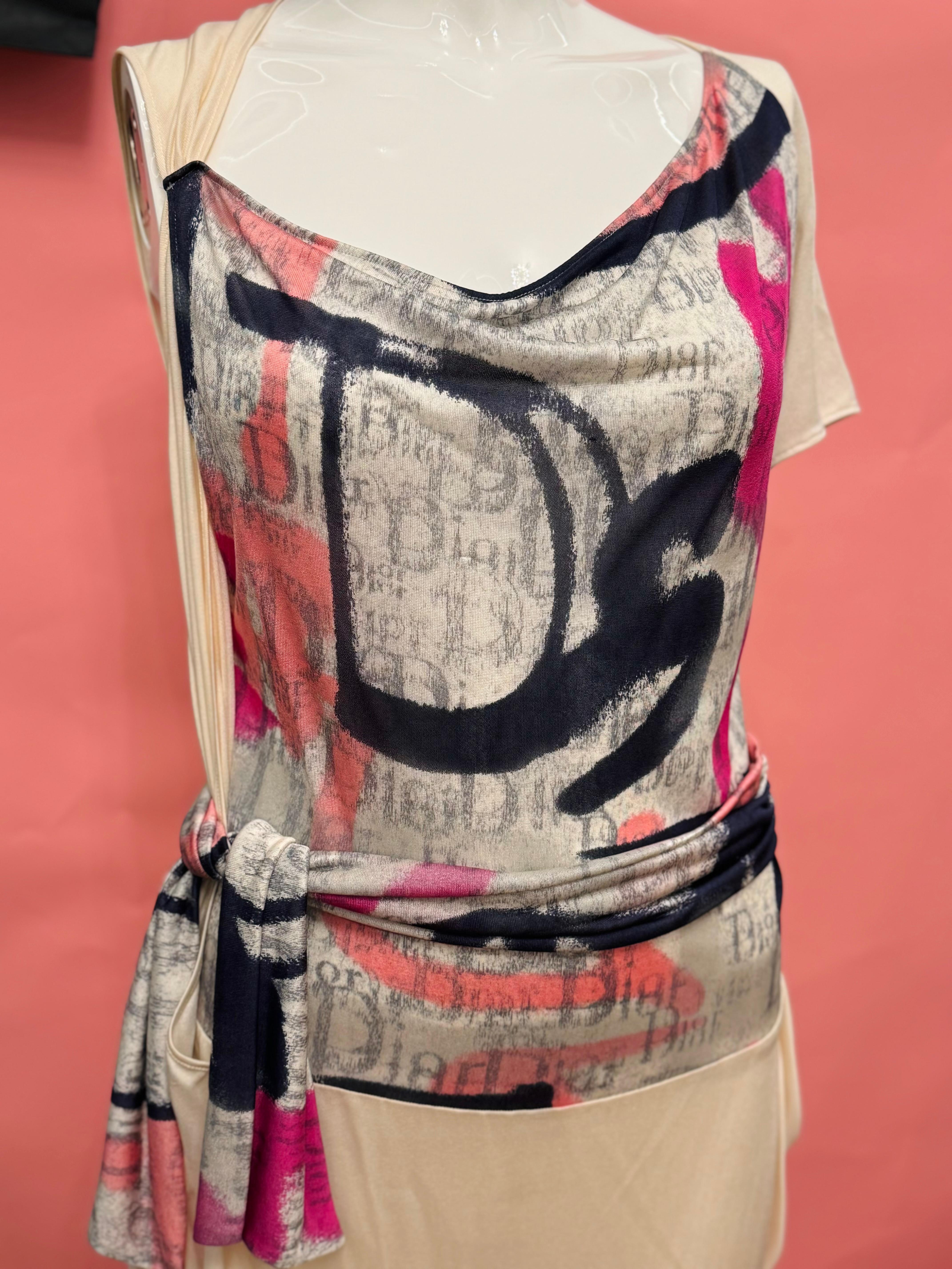 Christian Dior by John Galliano Spring Summer 2007 robe de cocktail en soie s.38 FR elle va de US 0 à US 6.