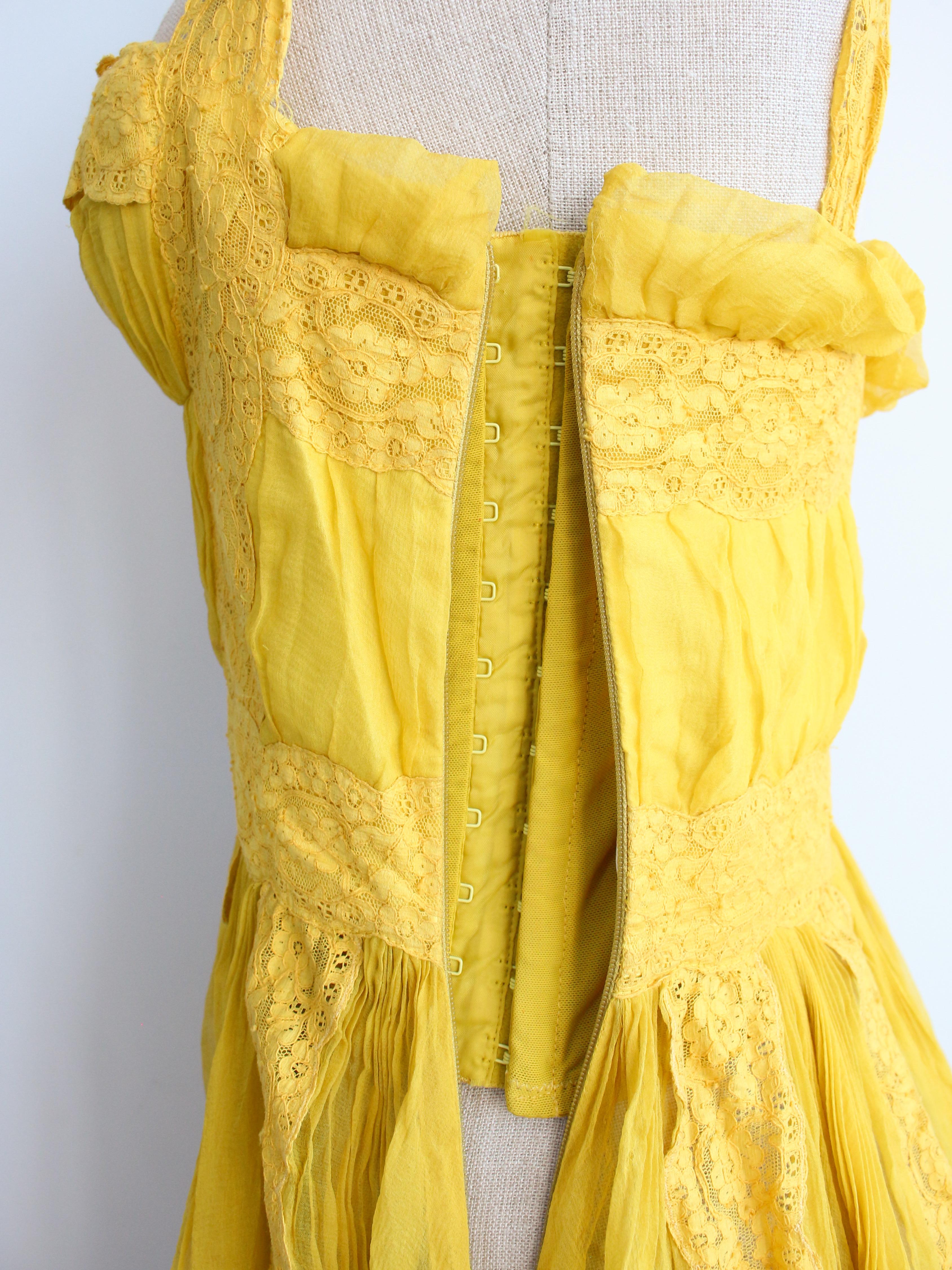 Christian Dior by John Galliano S/S09 - Robe babydoll plissée en mousseline de soie jaune en vente 10