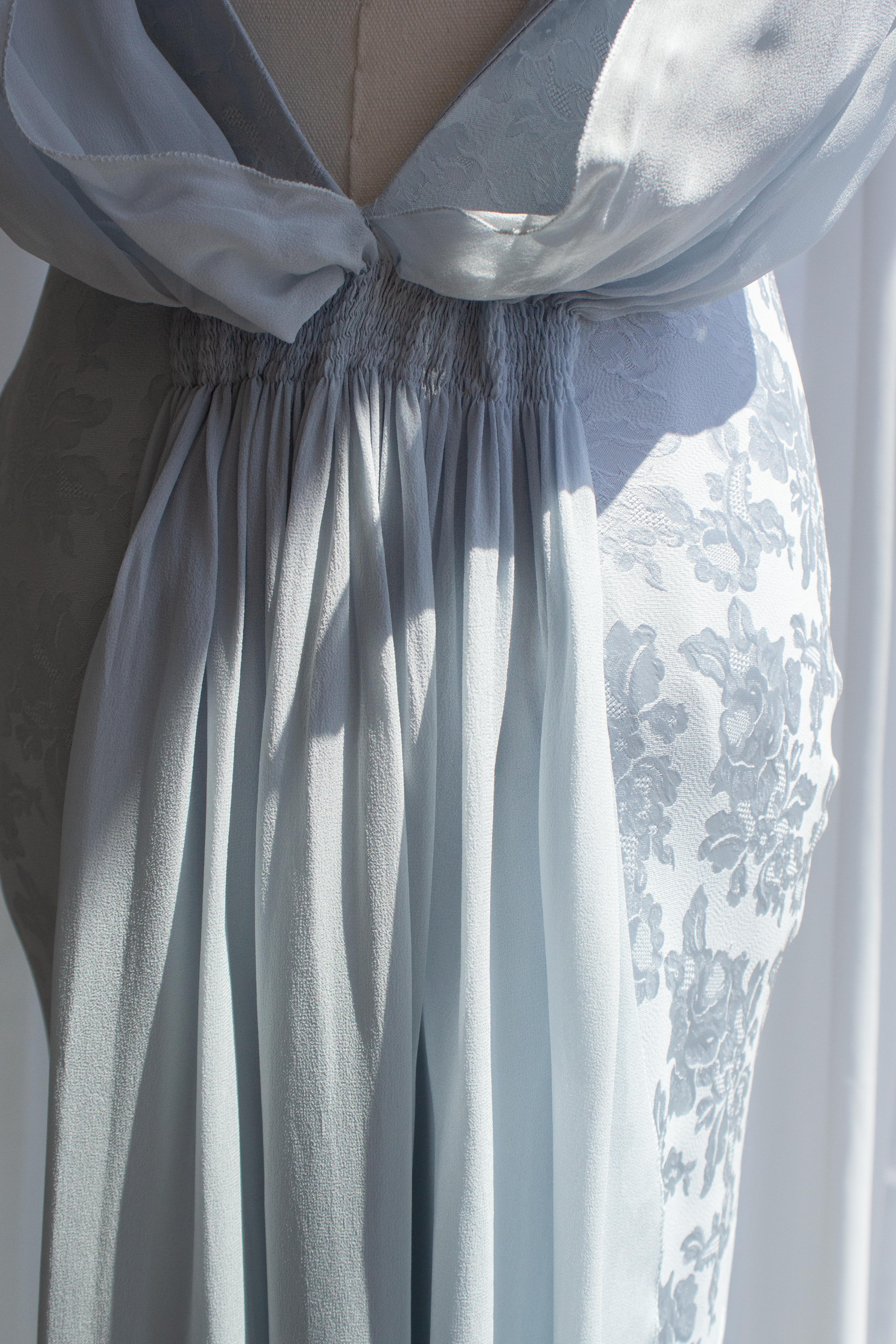 Christian Dior by John Galliano S/S1998 Boudoir Eisblaues Seidenkleid mit drapiertem Blumenmuster im Angebot 6
