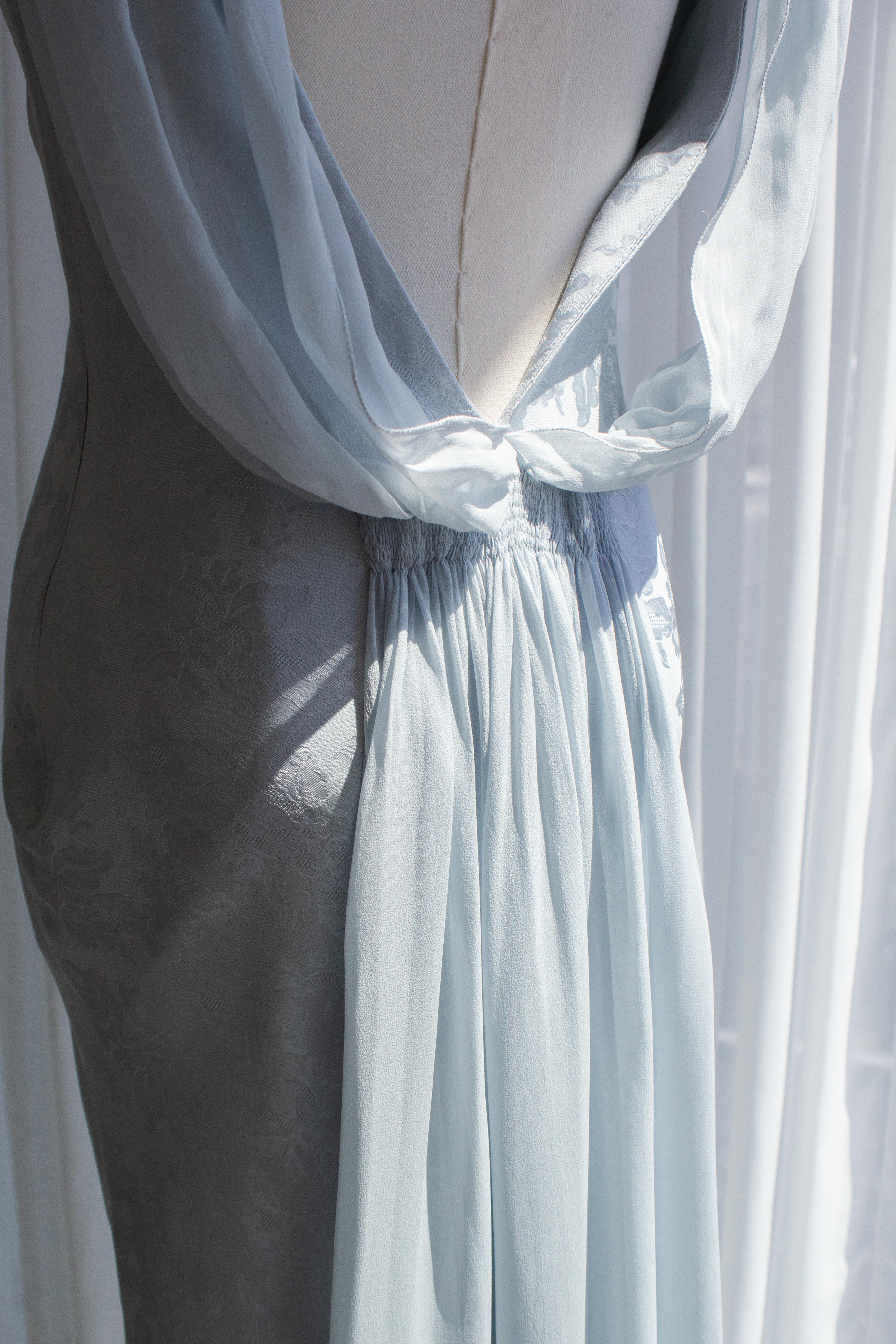 Christian Dior by John Galliano S/S1998 Boudoir Eisblaues Seidenkleid mit drapiertem Blumenmuster im Angebot 2