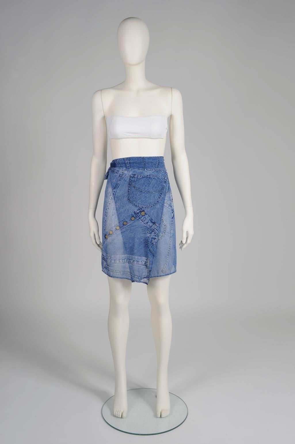 From the unmissable early 2000 John Galliano for Christian Dior collection, this sheer pareo/sarong features the iconic “trompe l’oeil” denim print of that season. Made from super light polyamide (76%) and elasthan (24%), it is finished with two