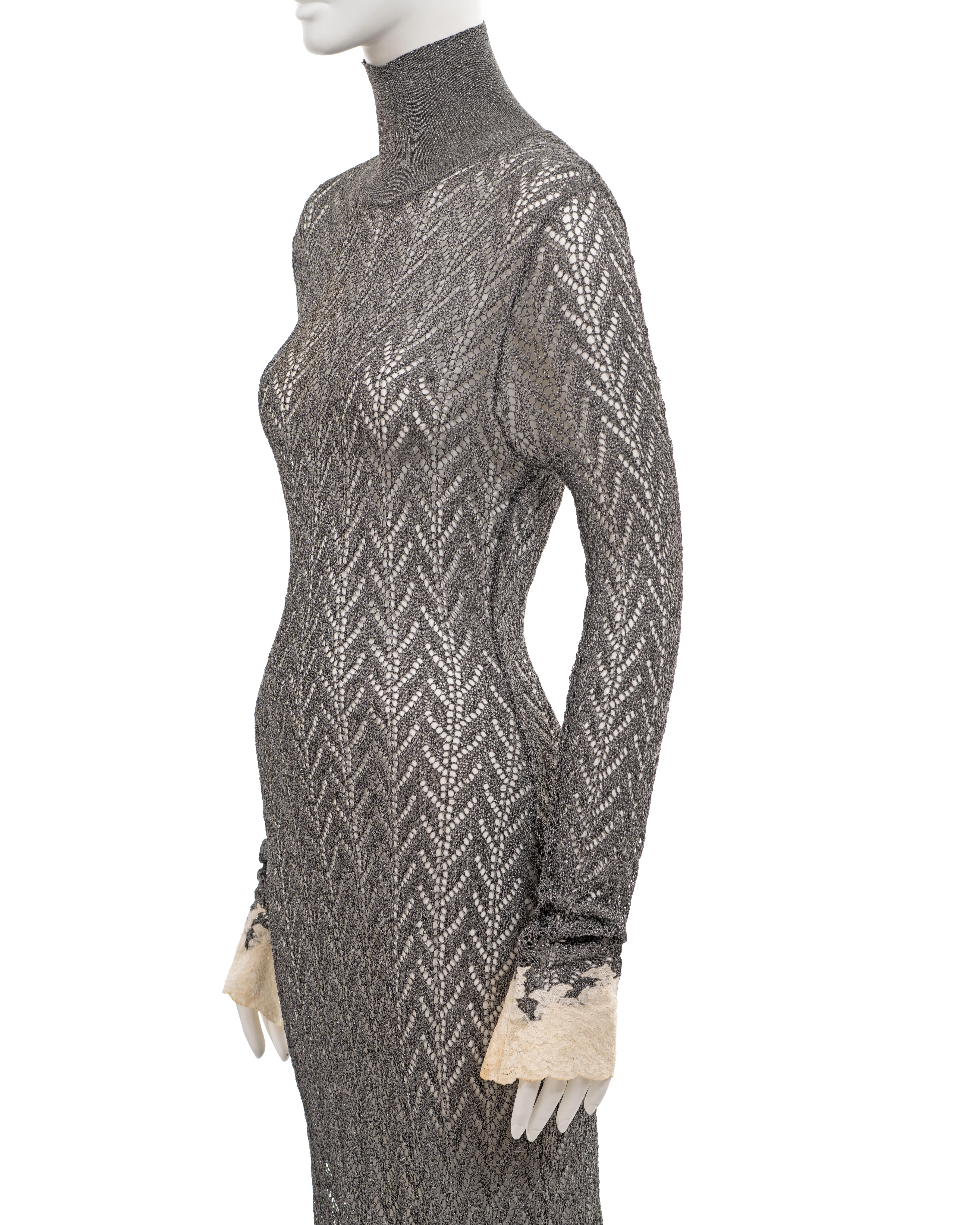Christian Dior by John Galliano vestido plateado de punto abierto con adornos de encaje, fw 1998 en venta 1
