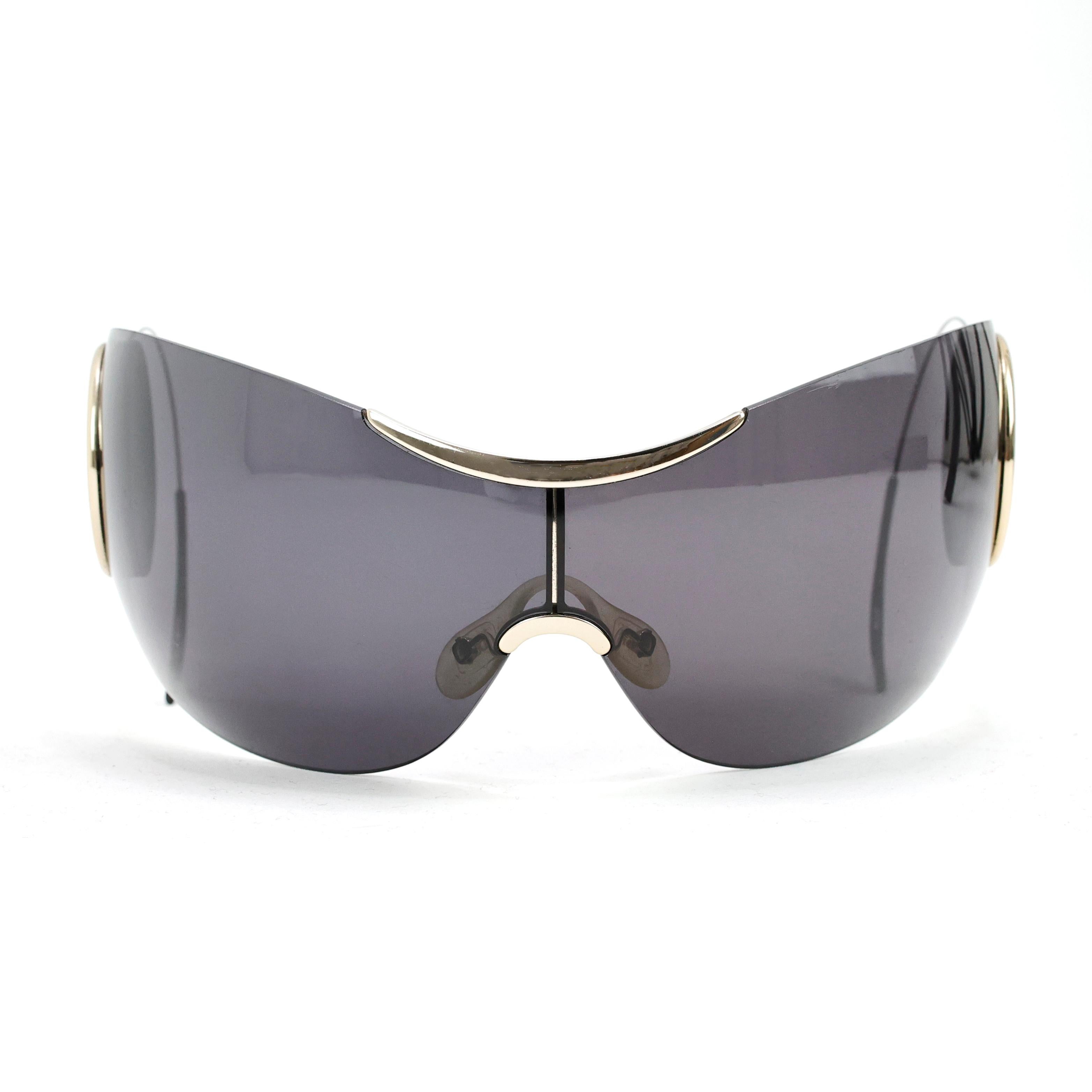 Christian Dior Sport 2 2000s lunettes de soleil oversize. 

Condit :
Vraiment bien.

Emballage/accessoires :
Boîte.

Notes supplémentaires :
Même modèle que celui utilisé récemment par Madonna dans le clip 