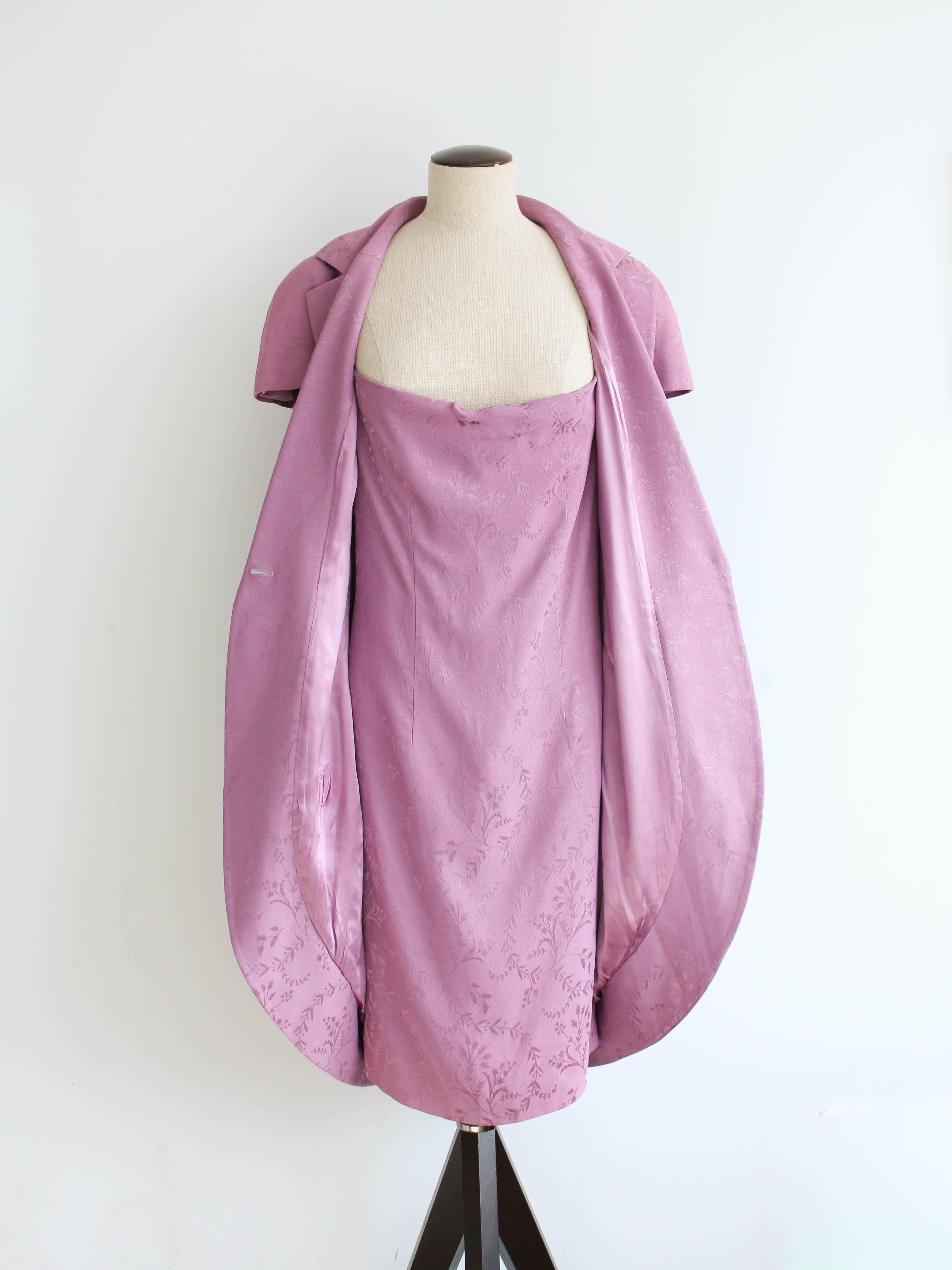 Christian Galliano for Christian Dior Primavera 1998 Mini abito e giacca in damasco lilla in vendita 5