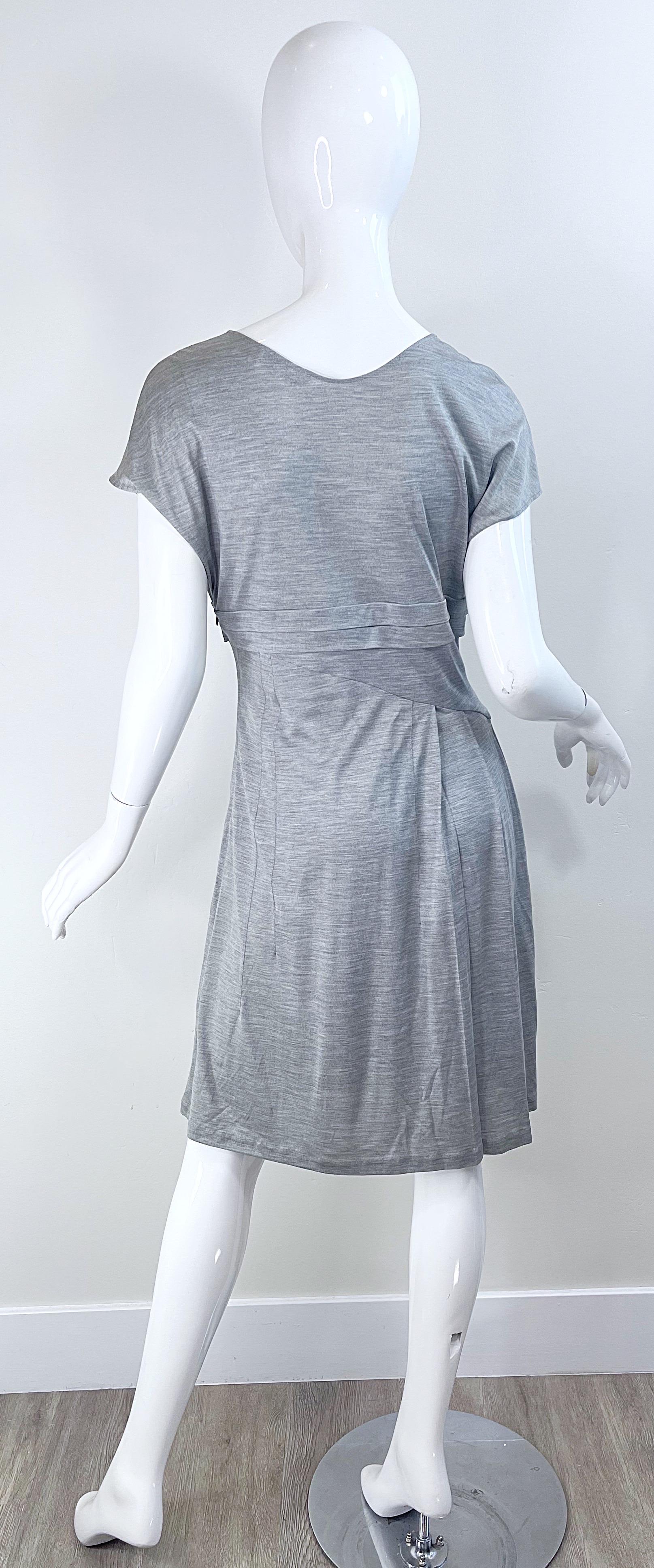Christian Dior by John Galliano Spring 2007 Size 8 Grey Silk Short Sleeve Dress For Sale 9