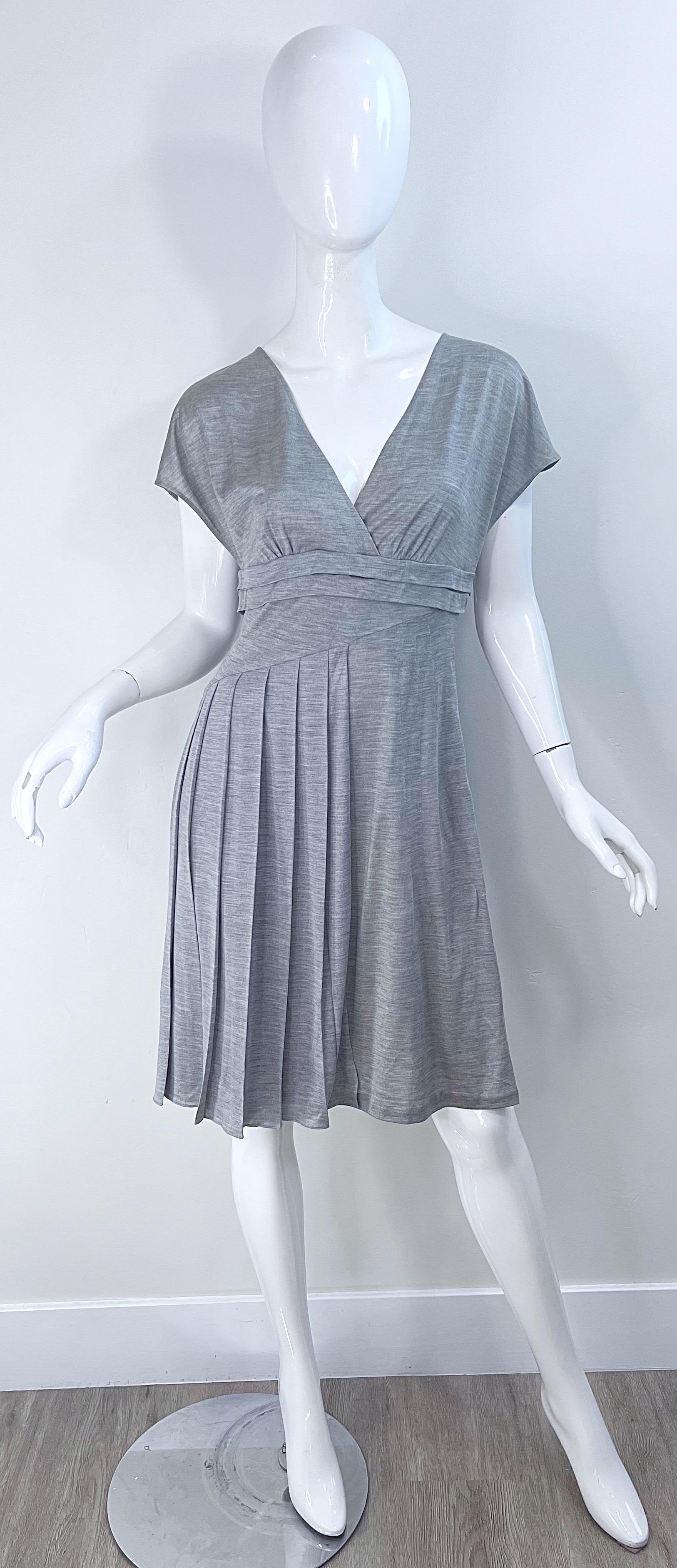 Christian Dior by John Galliano Spring 2007 Size 8 Grey Silk Short Sleeve Dress For Sale 10