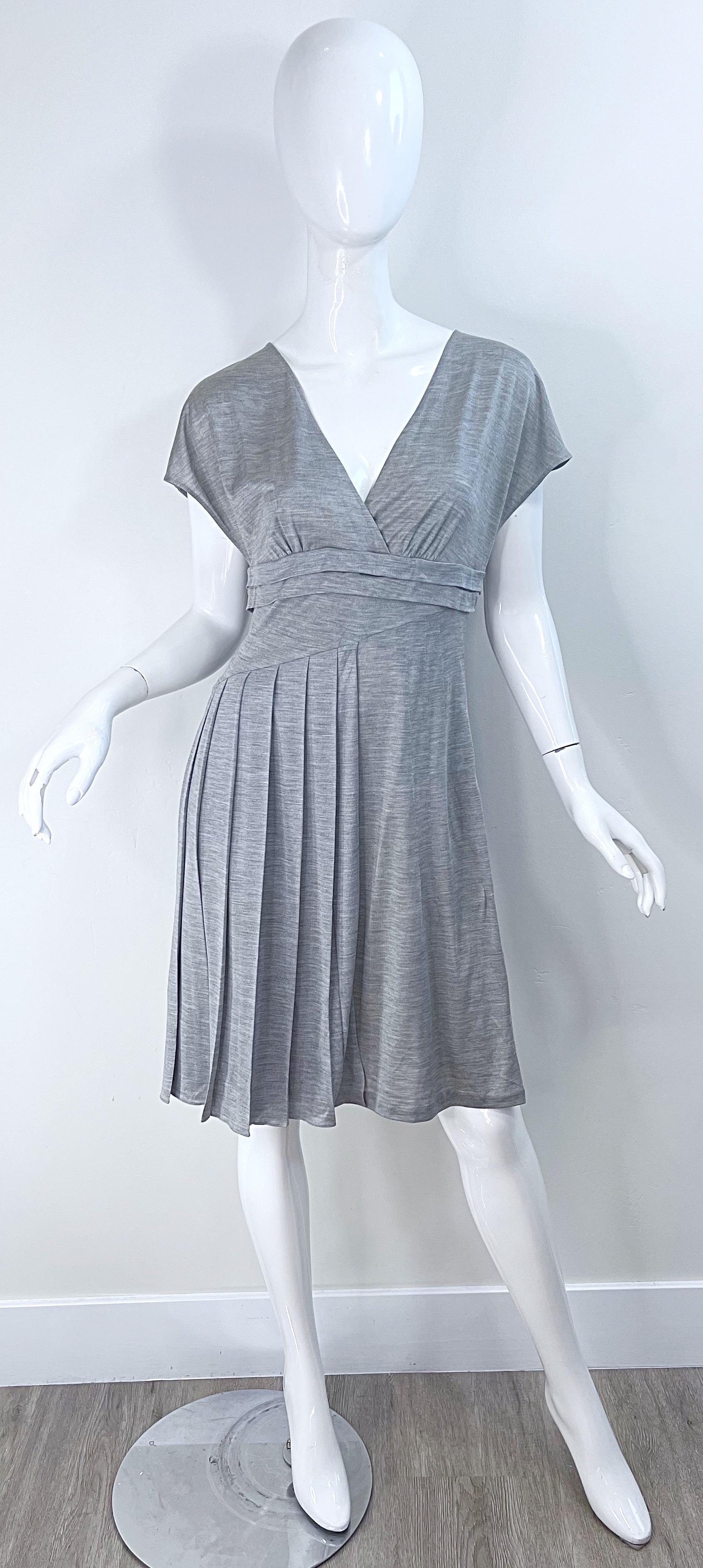 Christian Dior by John Galliano Spring 2007 Size 8 Grey Silk Short Sleeve Dress In Excellent Condition For Sale In San Diego, CA