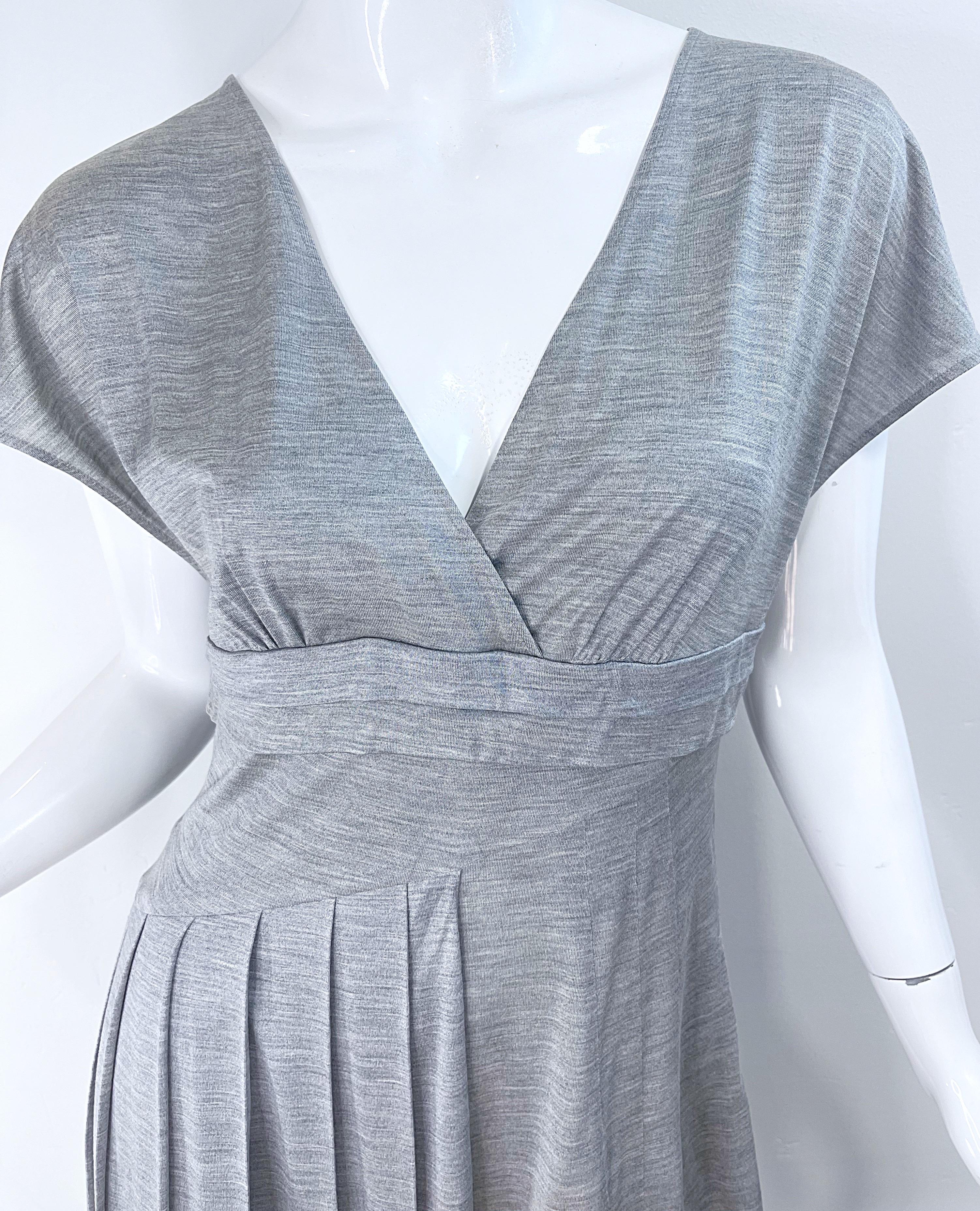 Women's Christian Dior by John Galliano Spring 2007 Size 8 Grey Silk Short Sleeve Dress For Sale