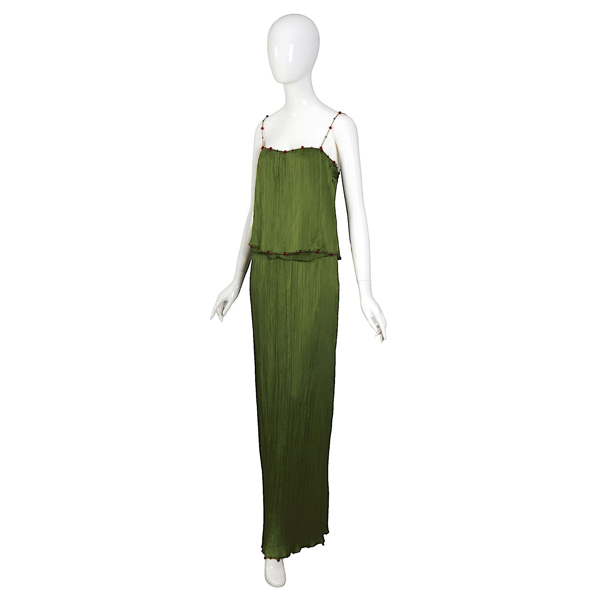 Stunning! Christian Dior by John Galliano Spring/Summer 1999 – A rare and important collector’s ensemble inspired by Mariano Fortuny.
Crafted from 100% silk with signature Fortuny pleating, this exquisite piece is adorned with beaded shoulder