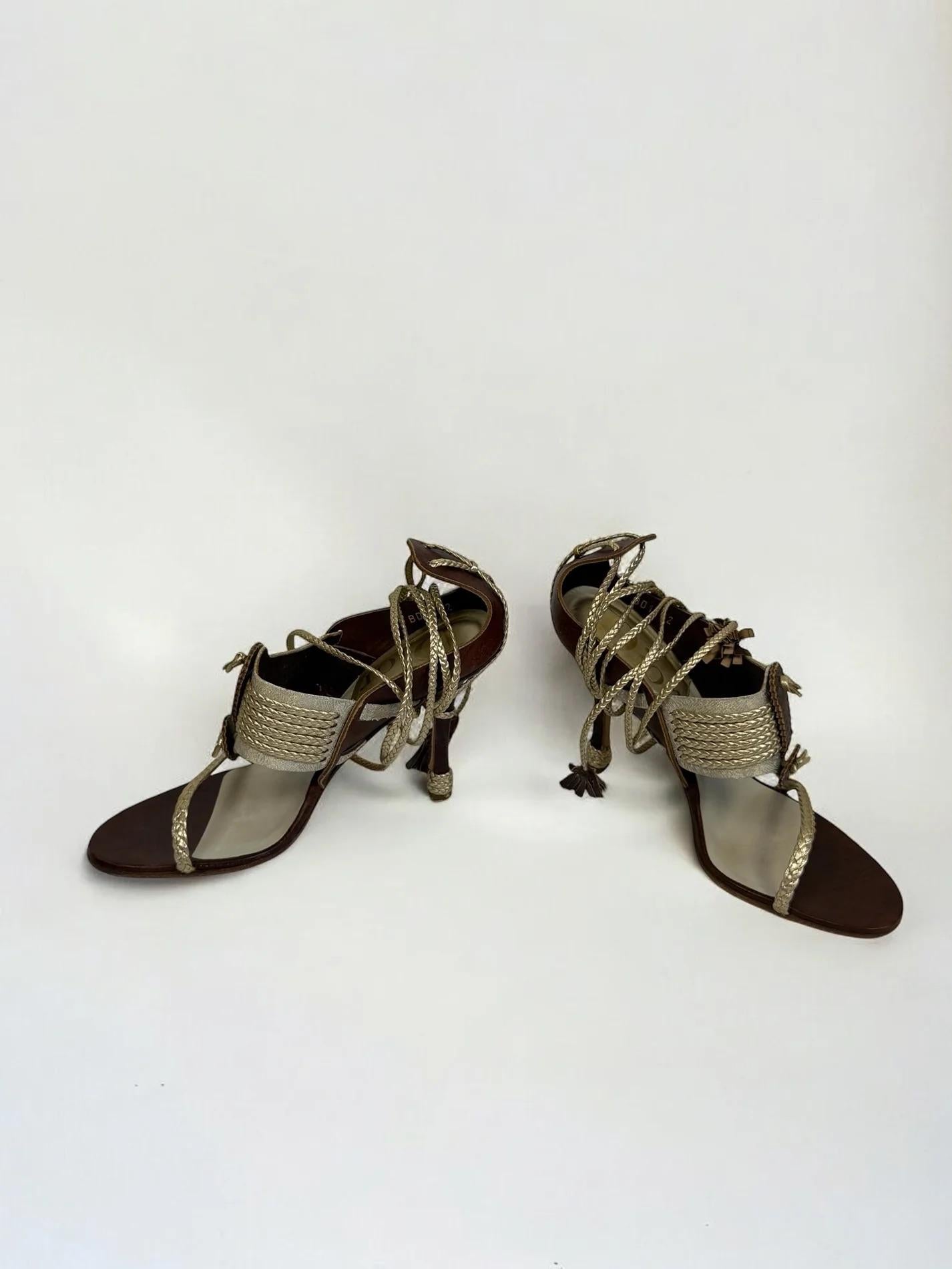 Sandales à pompon Christian Dior by John Galliano, c. 2000s Bon état - En vente à Marlborough, GB