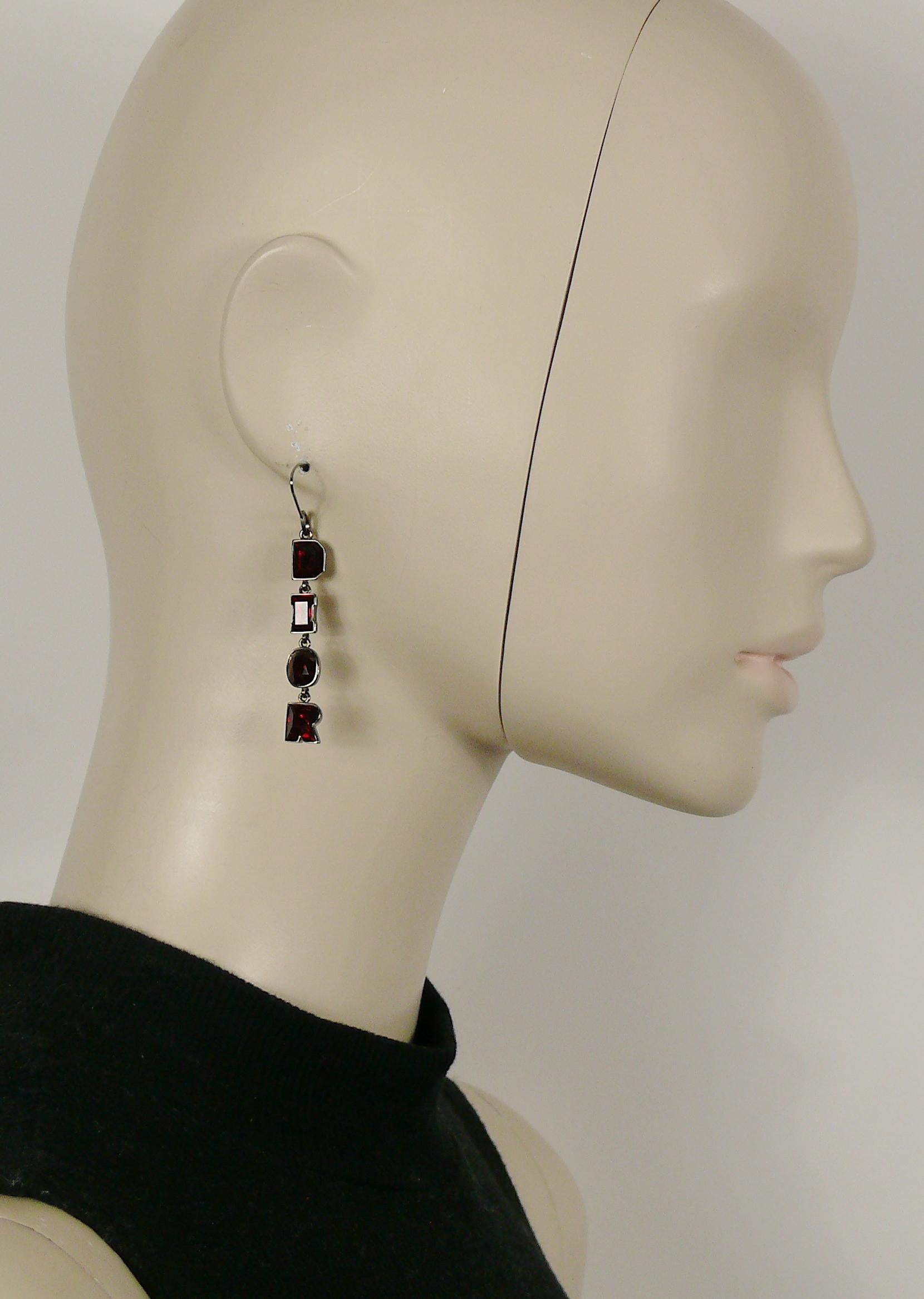 CHRISTIAN DIOR vintage gun patina dangling earrings (for pierced ears) featuring a rurby red crystal D I O R logo.

Unmarked.

Indicative measurements : height approx. 6.3 cm (2.48 inches) / max. width approx. 0.7 cm (0.28 inch).

NOTES
- This is a