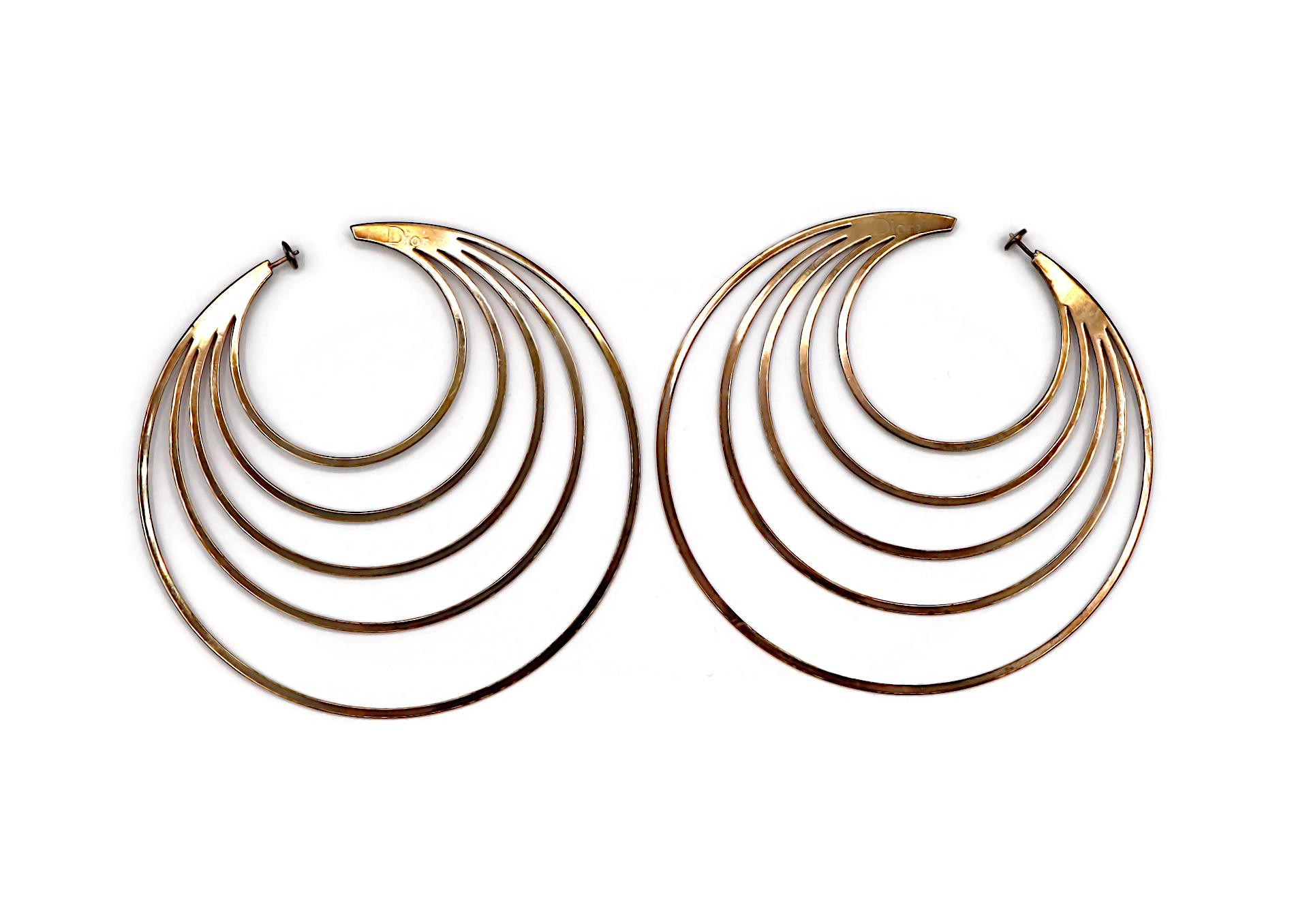 CHRISTIAN DIOR by JOHN GALLIANO vintage massive pale copper tone hoop earrings (for pierced ears).

CHRISTIAN DIOR Fall 2003 Couture Collection.

Marked DIOR.

Indicative measurements : diameter approx. 10.2 cm (4.02 inches).

Weight per earring :