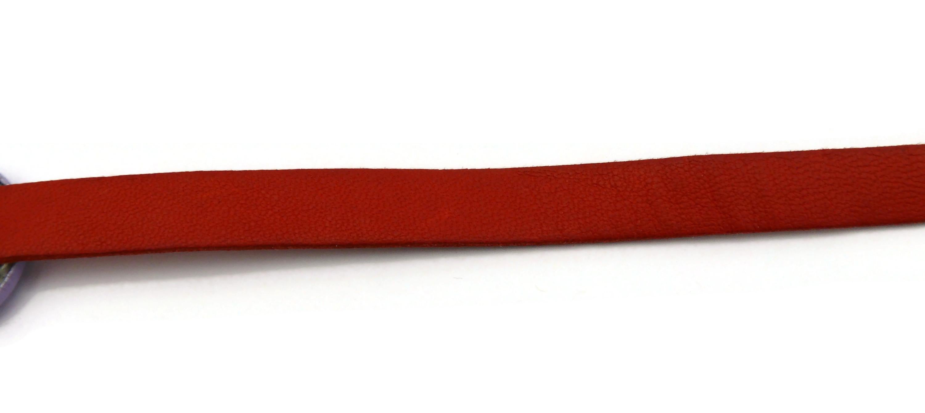 CHRISTIAN DIOR by JOHN GALLIANO Vintage Rotes Leder & Badges Choker-Halskette im Angebot 11