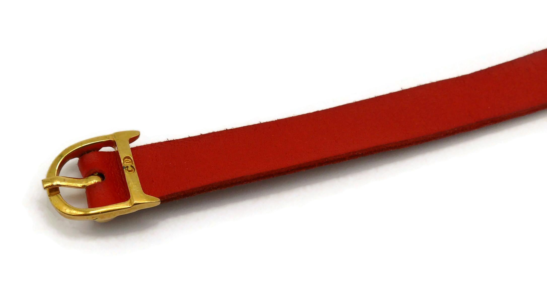 CHRISTIAN DIOR by JOHN GALLIANO Vintage Rotes Leder & Badges Choker-Halskette im Angebot 4
