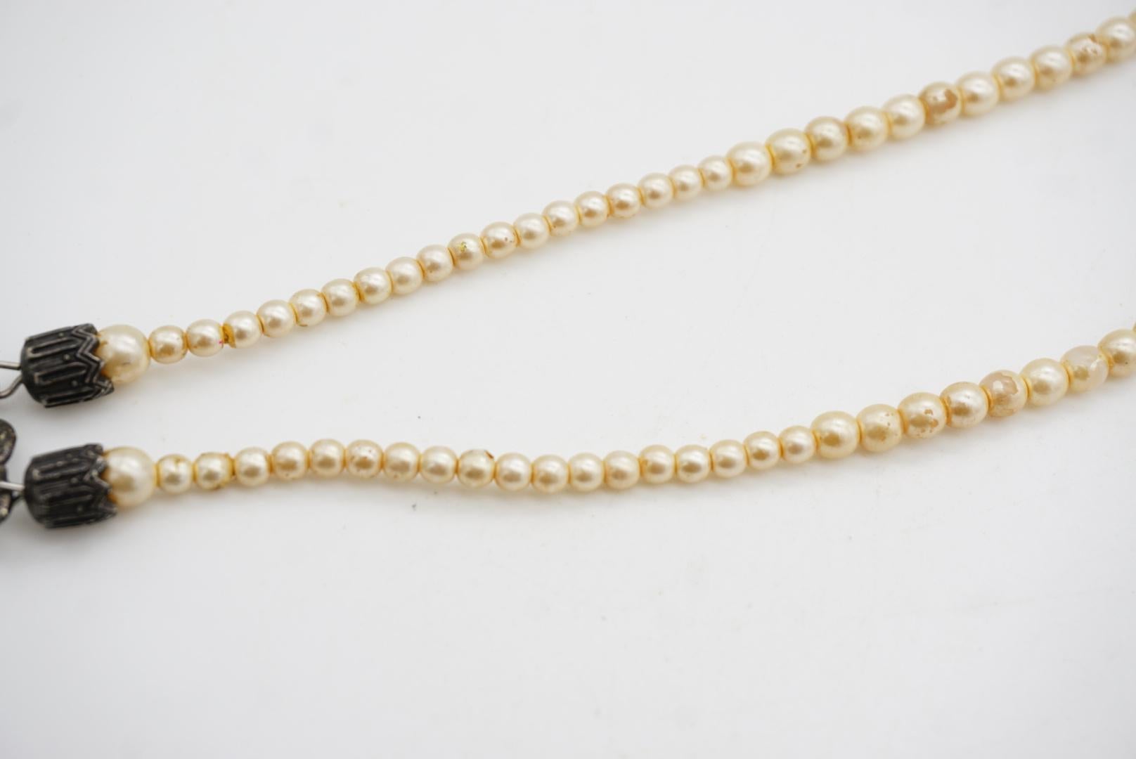 CHRISTIAN DIOR by John Galliano for Christian Dior Collana di perle bianche con ciondolo a goccia in vendita 8