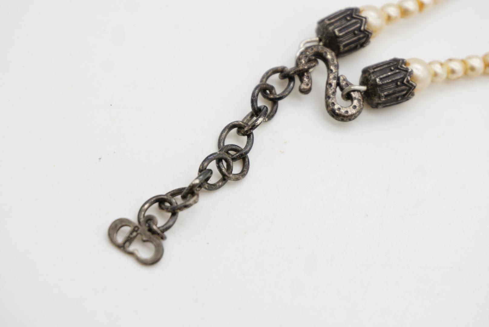CHRISTIAN DIOR by John Galliano for Christian Dior Collana di perle bianche con ciondolo a goccia in vendita 9
